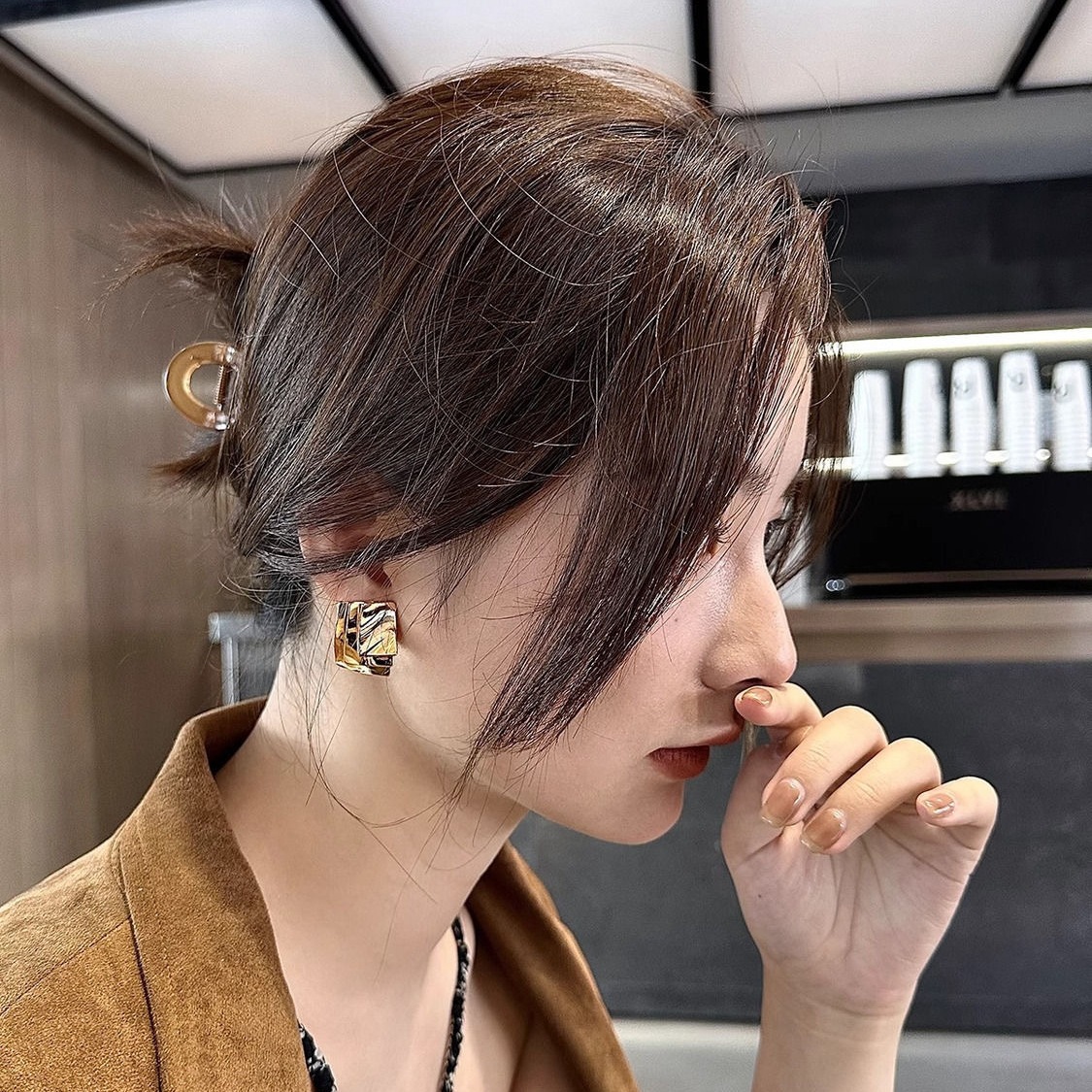 European and American metal style earrings are unique, elegant, mature, multi-layer geometric, high-end, simple and versatile. New commuter stud earrings Application Scenario