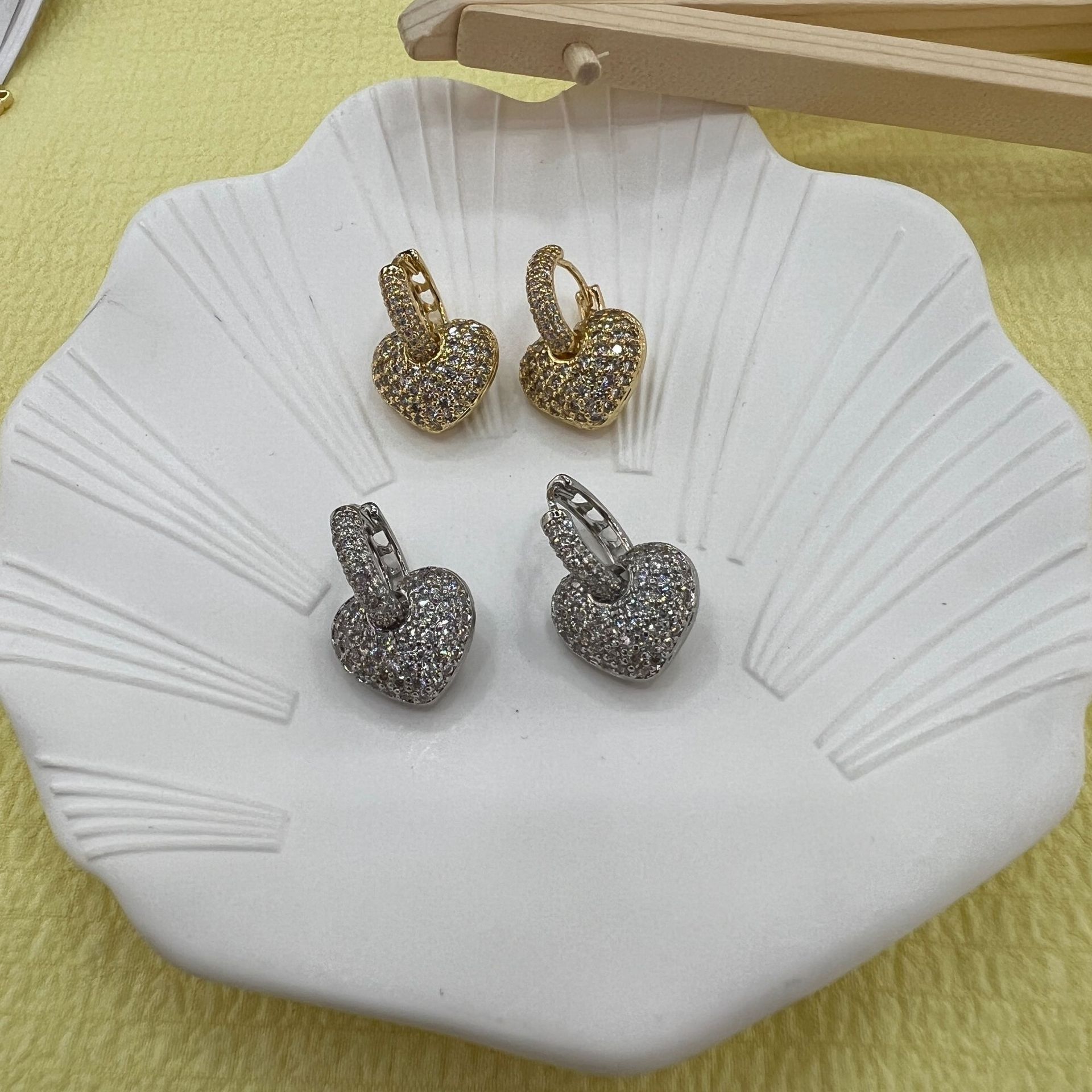 S925 Silver Needle Heart Full Diamond Nightclub trendy and stylish earrings, original micro-inlaid zircon heart ear buckles and stud earrings details Picture