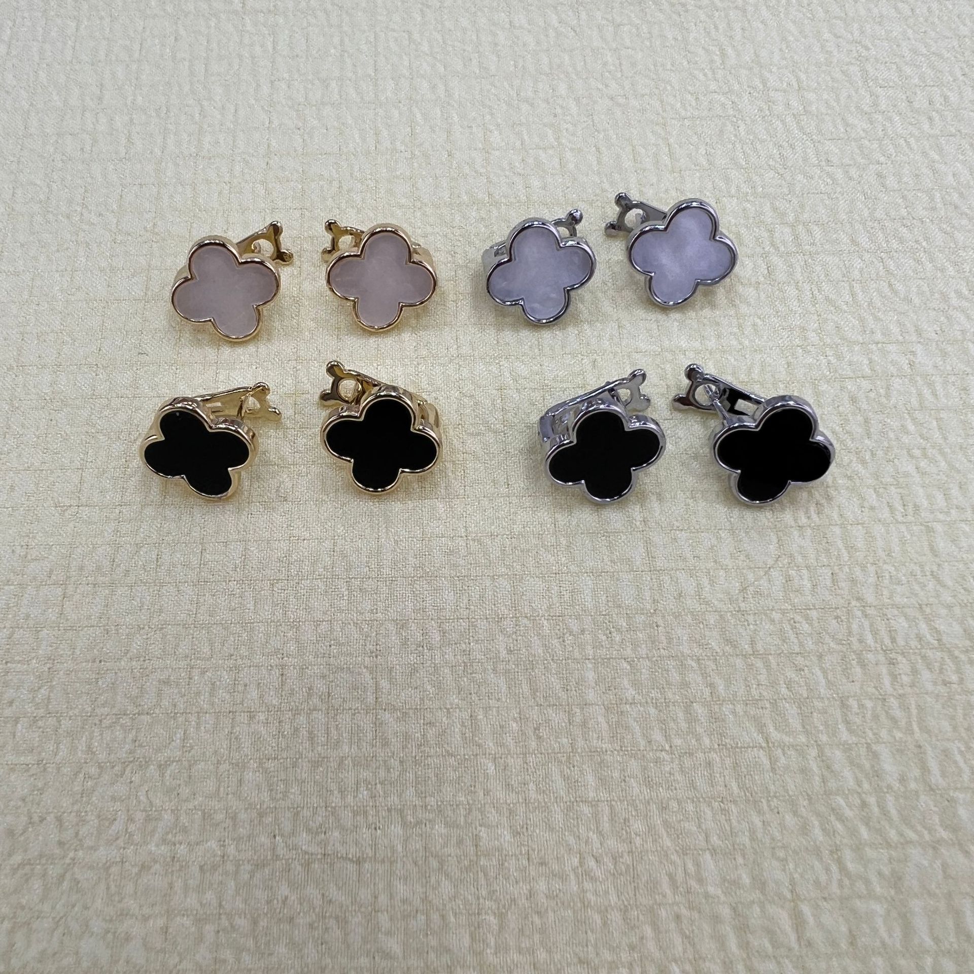 New trendy four-leaf clover stud earrings for girls' high school version s925 silver needle non-allergenic natural white mother-of-pearl agate earrings details Picture