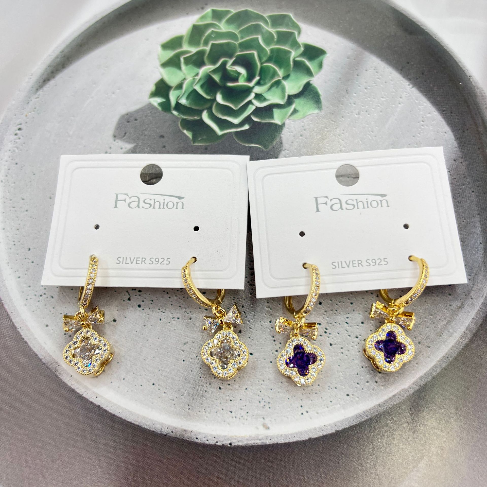 Genuine gold electroplated Korean high-end exquisite four-leaf clover earrings and pendants, Korean style style, niche zircon ear buckles and earrings