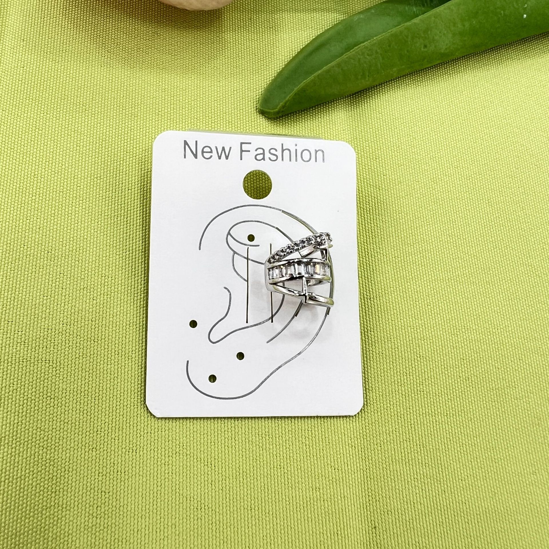 Three-layer zircon starburst ear clips, hip-hop, cool and androgynous style. Multi-layer row diamond star ear bone clips, no ear holes, special offer Application Scenario