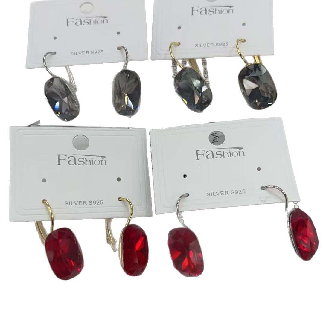 Light luxury and high-end crystal rock sugar square French ear buckles, simple and exquisite niche design earrings, fashionable earrings for women Item Picture