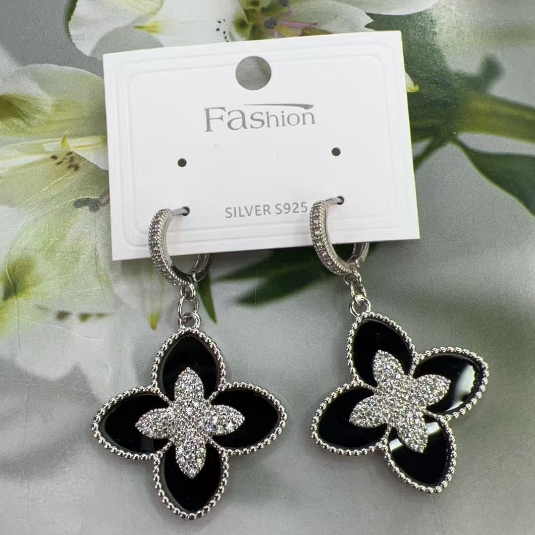Light luxury, simple and elegant French earrings, high-end micro-inlaid four-leaf flower ear buckles, individual, elegant and fashionable earrings details Picture