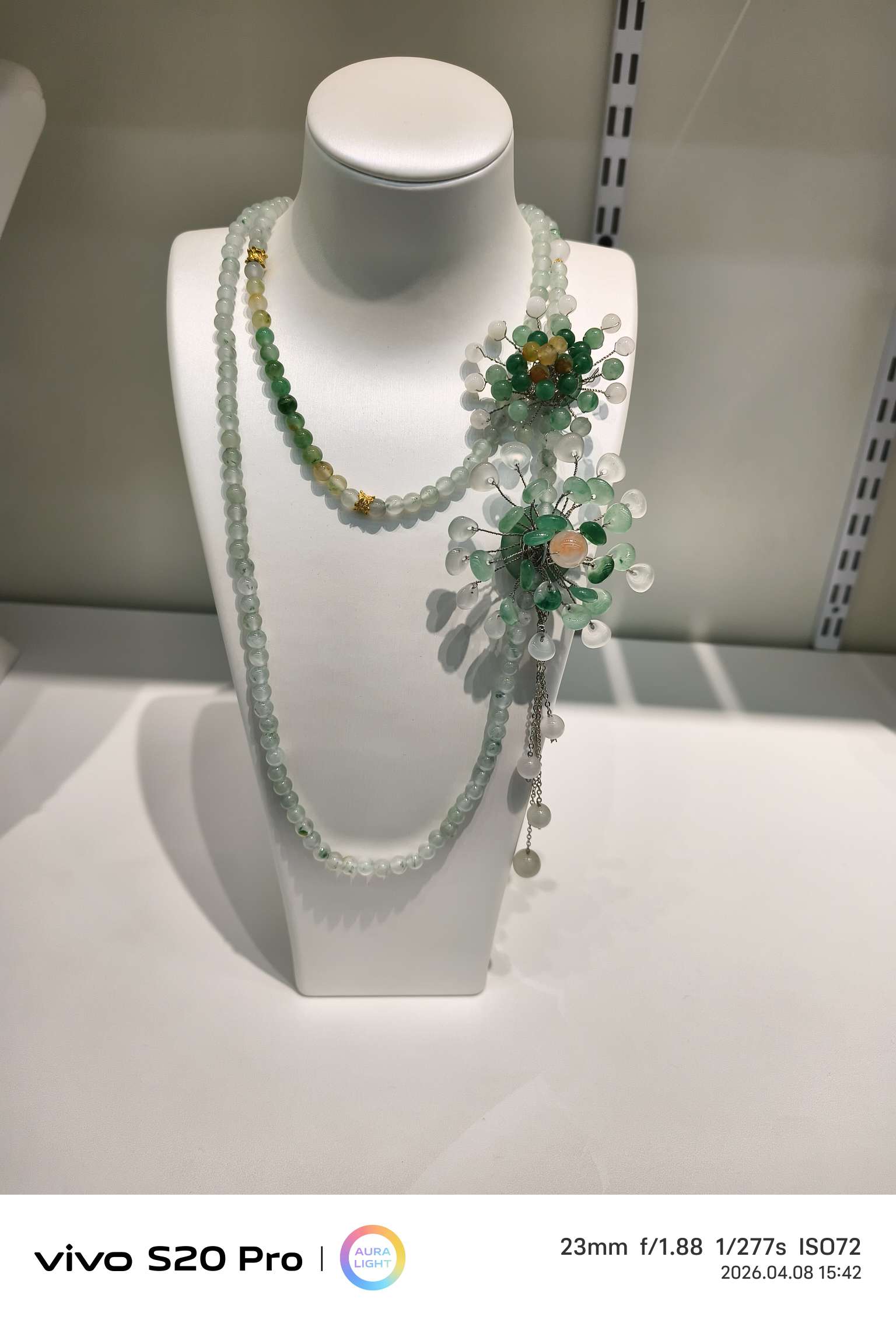 "Yan Yu Fei Cui African Jade Natural Jade Necklace Sweater Chain, luxurious and grand style.