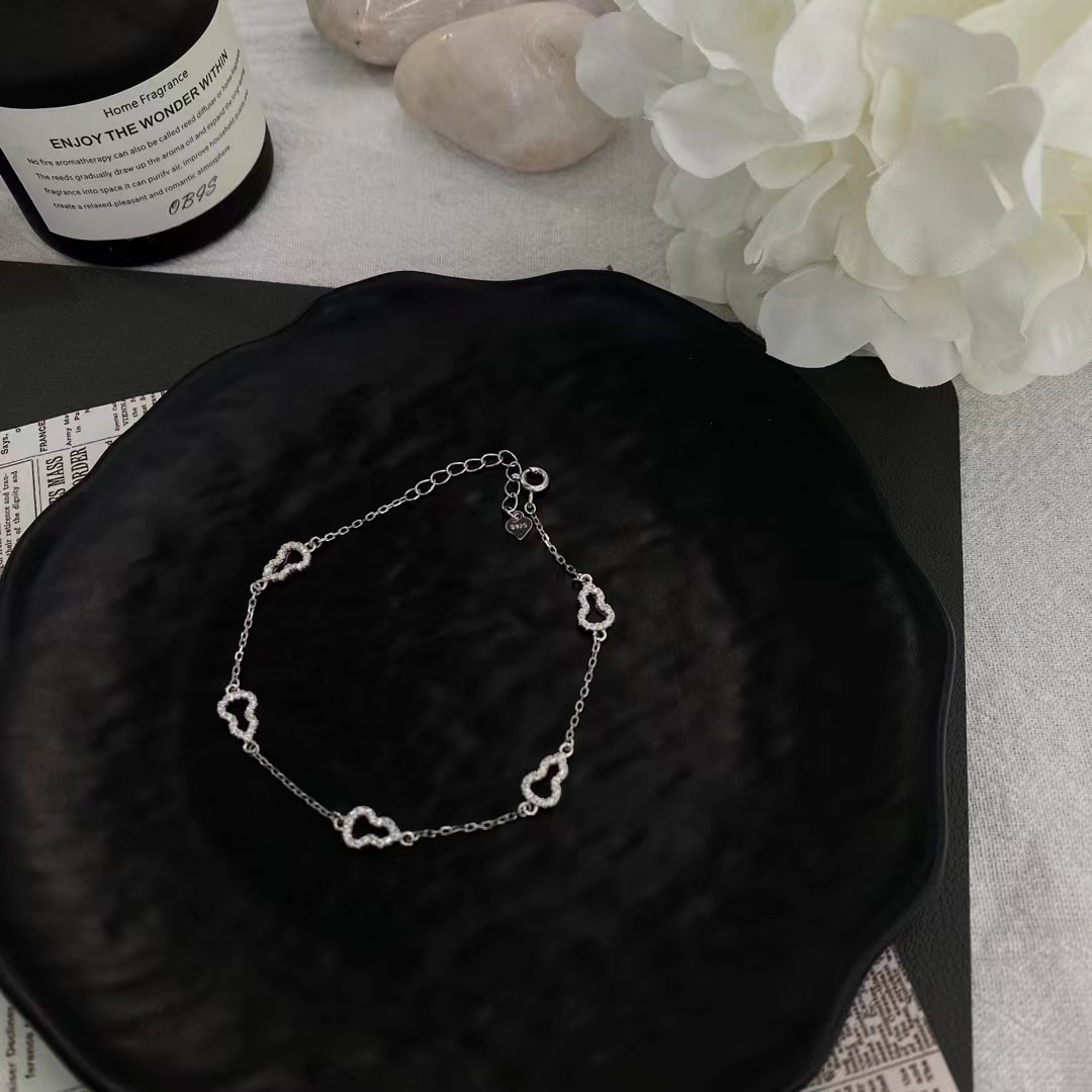 Gourd-shaped bracelet