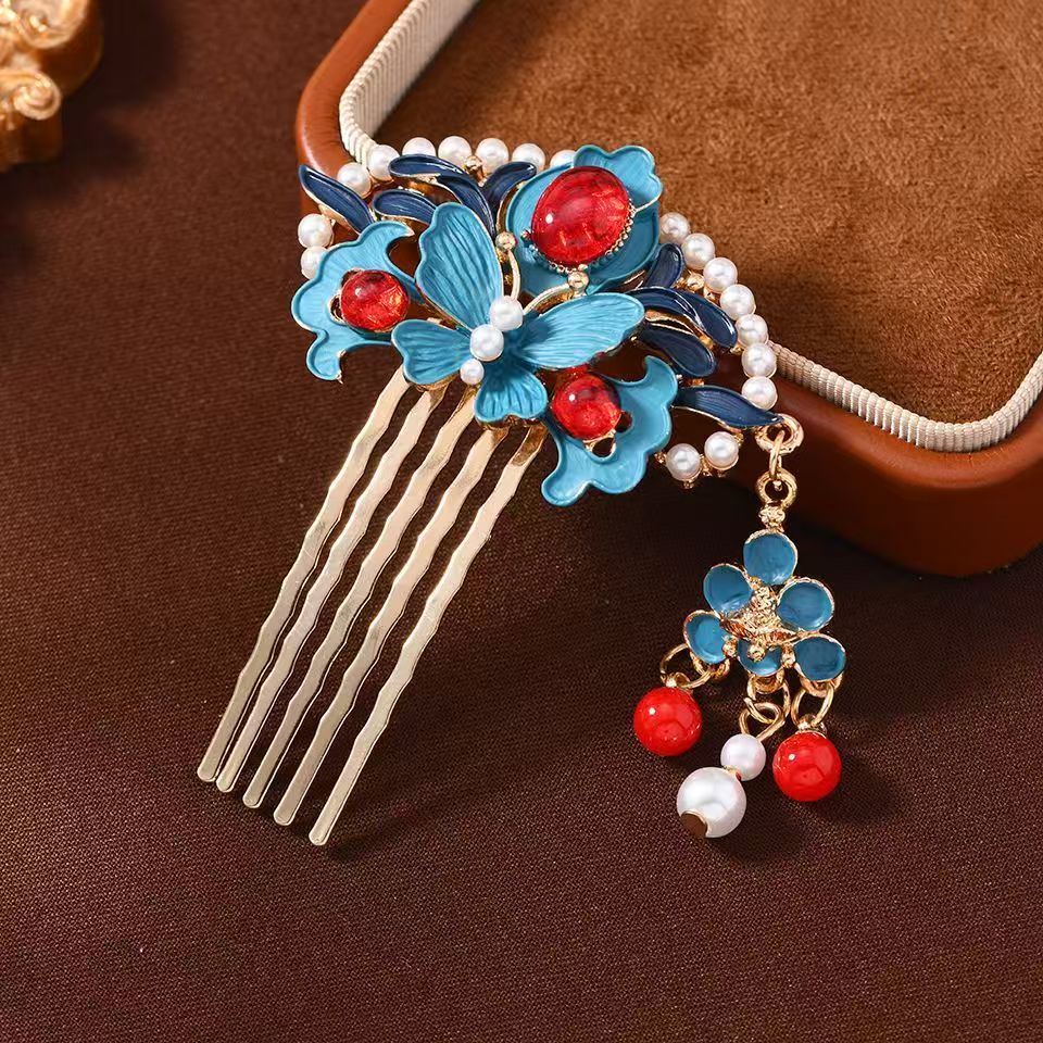 A complete box of traditional style wedding hair accessories, combs, hair accessories, combs, telephone lines, rubber bands