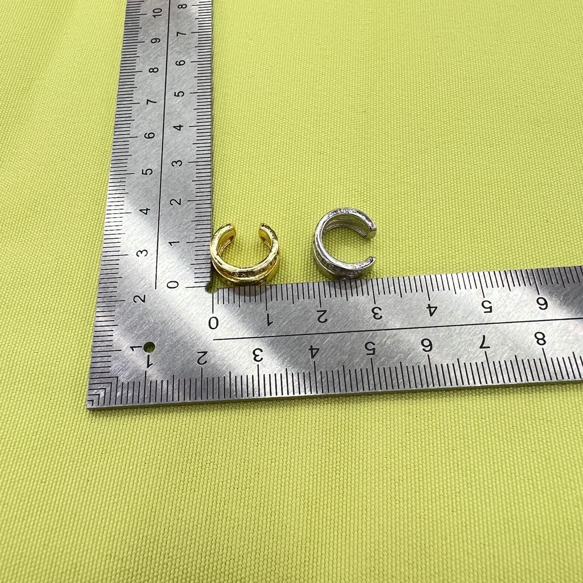 Cold and stylish, double-layer ear-bone clip without ear holes, metallic feel, high-end and elegant, simple ear clip cross-border earrings Specification image