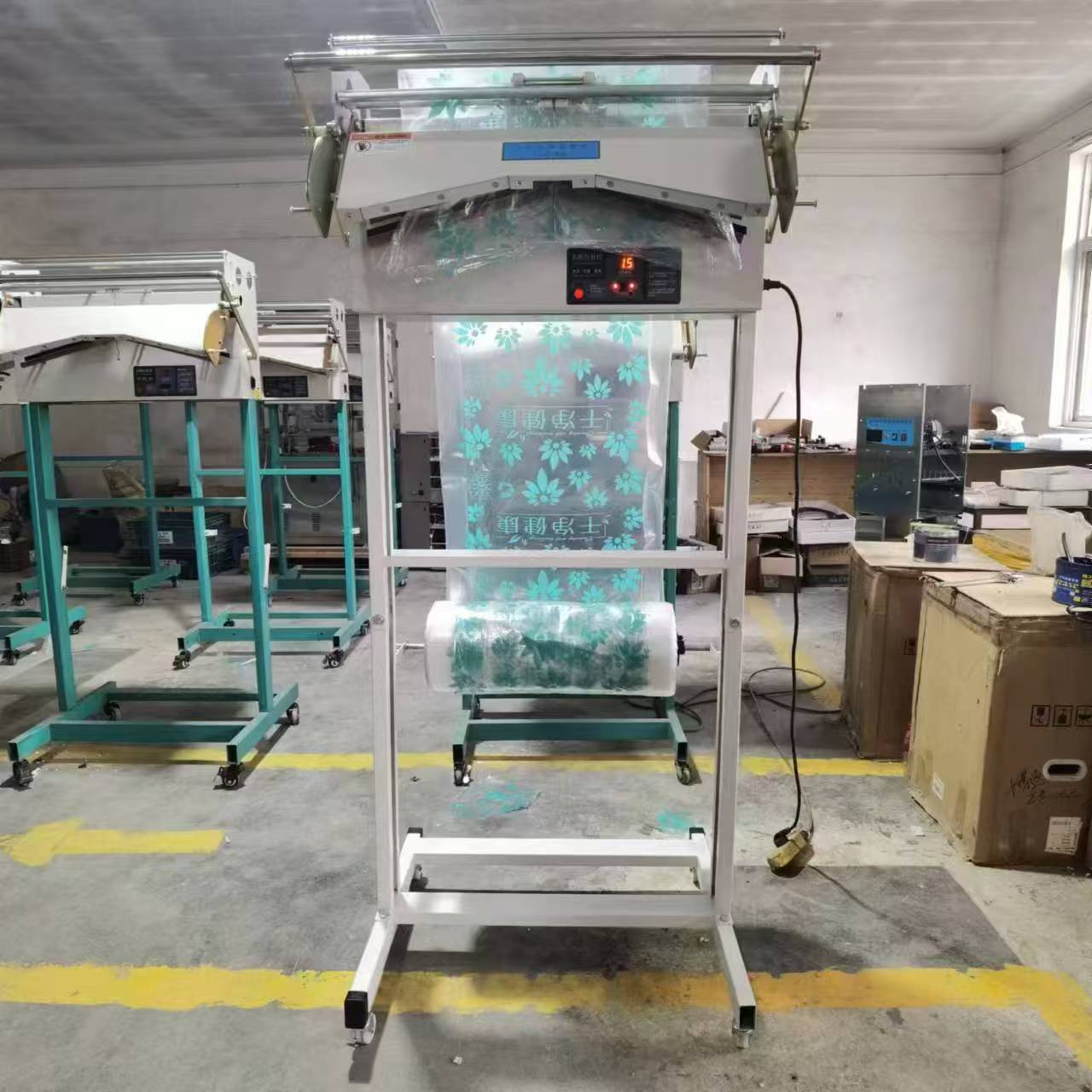 衣服包装机手压干洗店水洗厂衣物防尘产品图