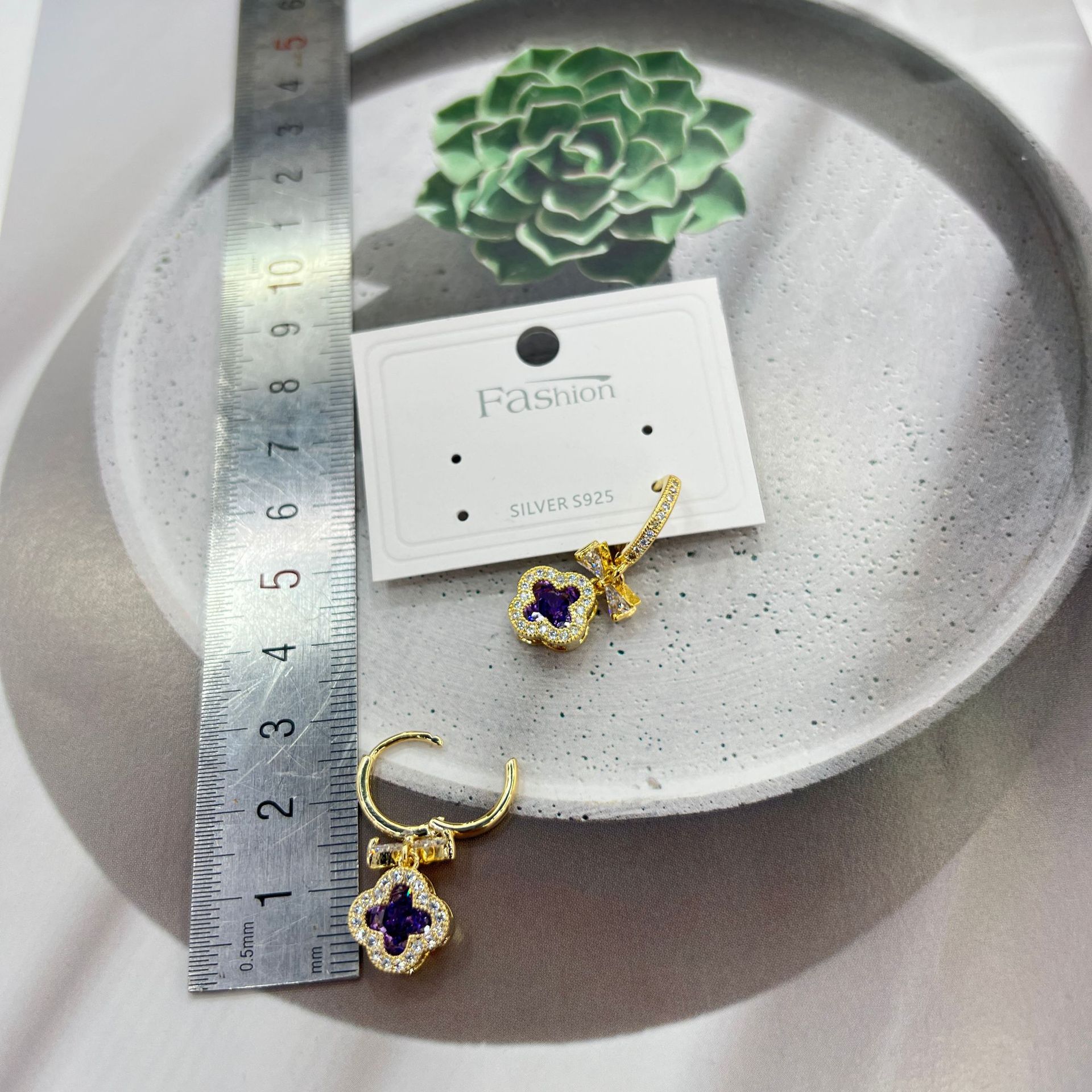 Genuine gold electroplated Korean high-end exquisite four-leaf clover earrings and pendants, Korean style style, niche zircon ear buckles and earrings Specification image