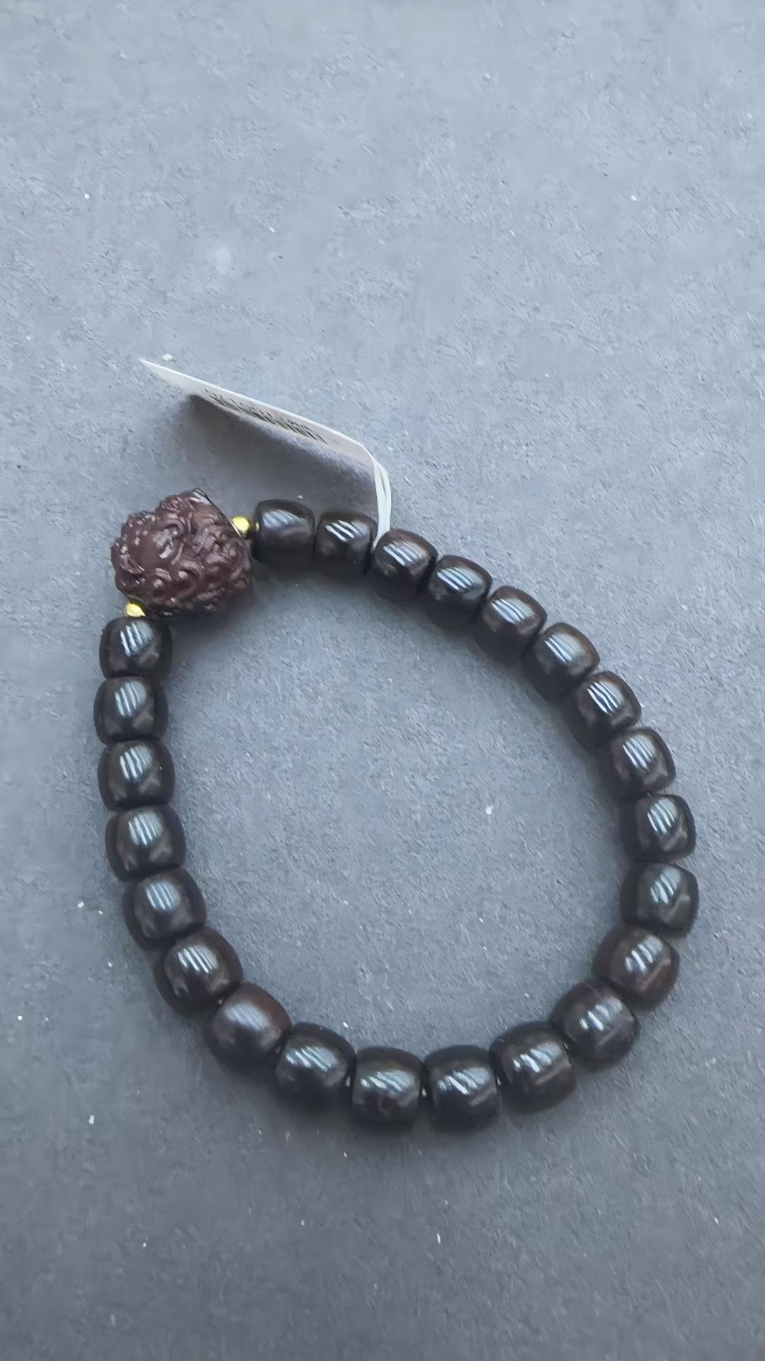 Small-leaf red sandalwood, west corner red sandalwood, and golden-swallowing beast Specification image