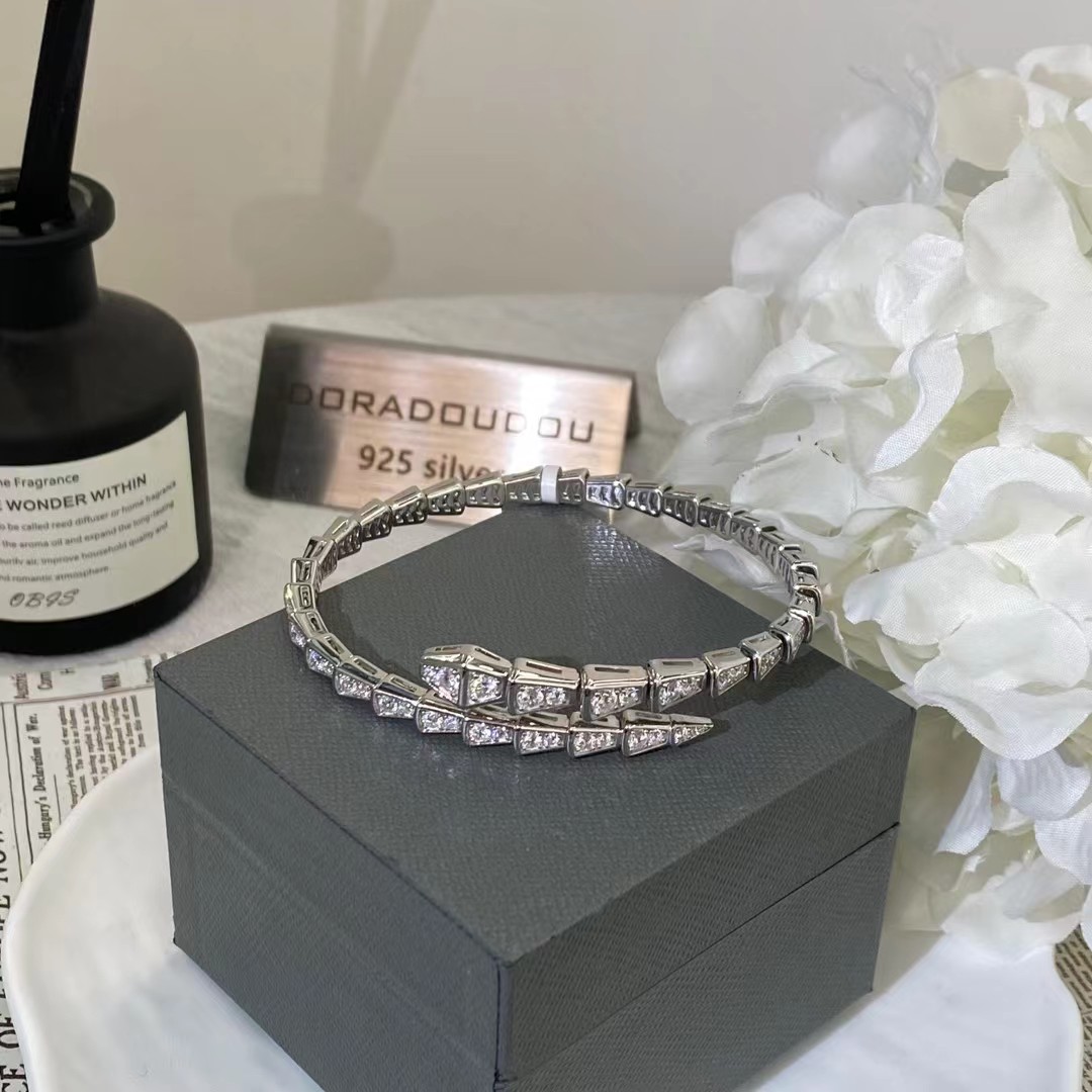 Light luxury snake-shaped bracelet