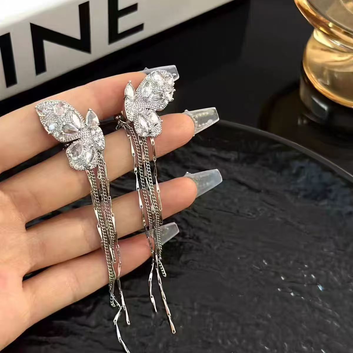 Butterfly ear bone clip women's earless earrings 2025 New bestseller, fashionable, light luxury, high-end and fairy-like earrings