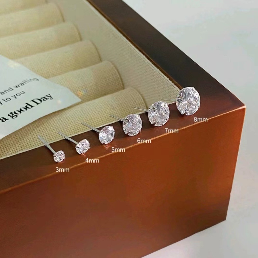 S925 sterling silver four-pronged zircon ear studs detail image 5