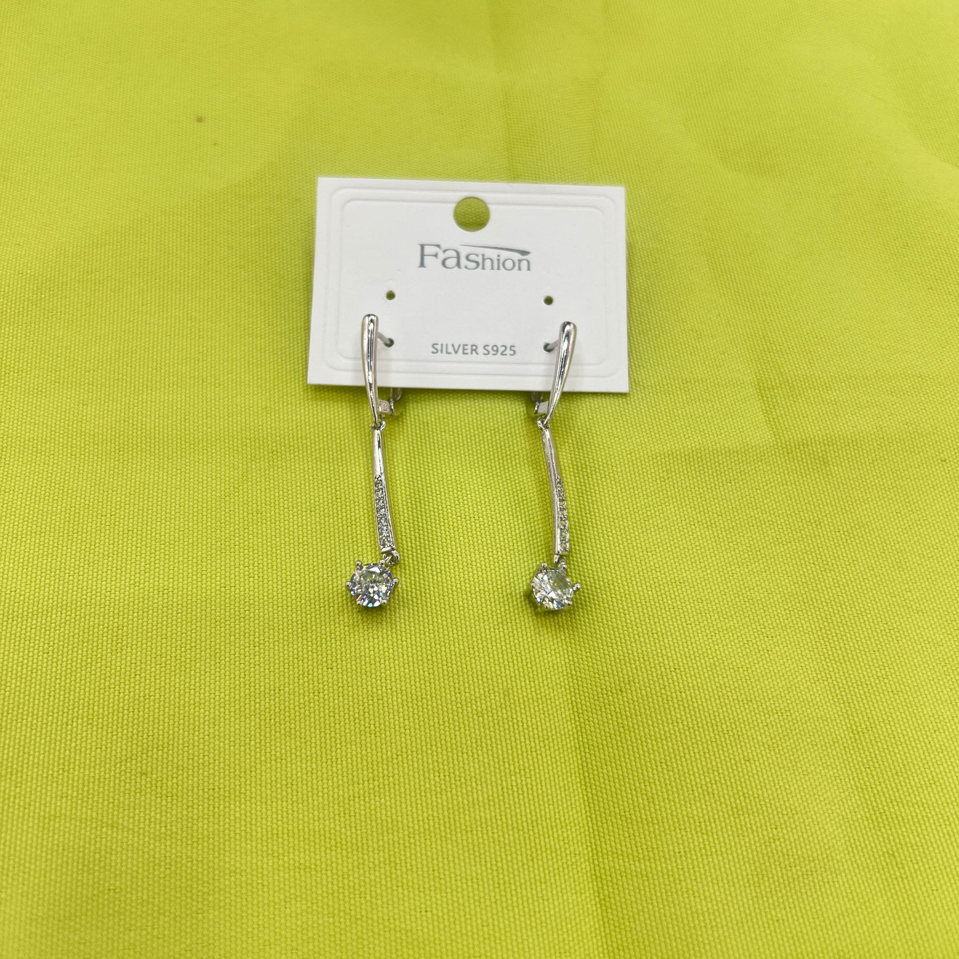 Wholesale of popular new European and American trend products, pure copper creative three-dimensional long, slimming ear, cross-border export tassel jewelry details Picture