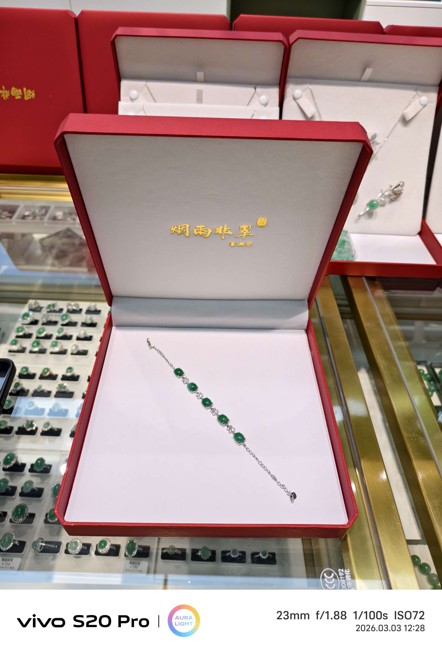The "Misty Rain" non-jade inlaid bracelet is a delicate and elegant natural African jade bracelet for women Application Scenario