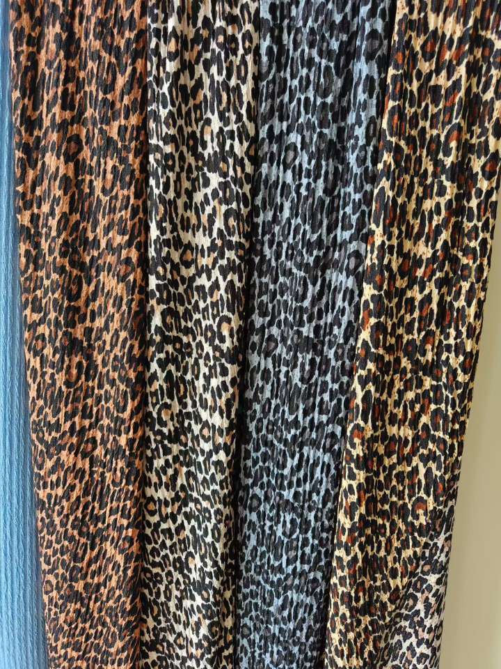16-stripe print, 8-stripe print, pit stripe print, corduroy print. Cationic double yarn printing. Sweatshirt print. Twill sweatshirt, printed Odel-style folding hair accessory, hair band, outdoor camping bird's eye fabric Item Picture
