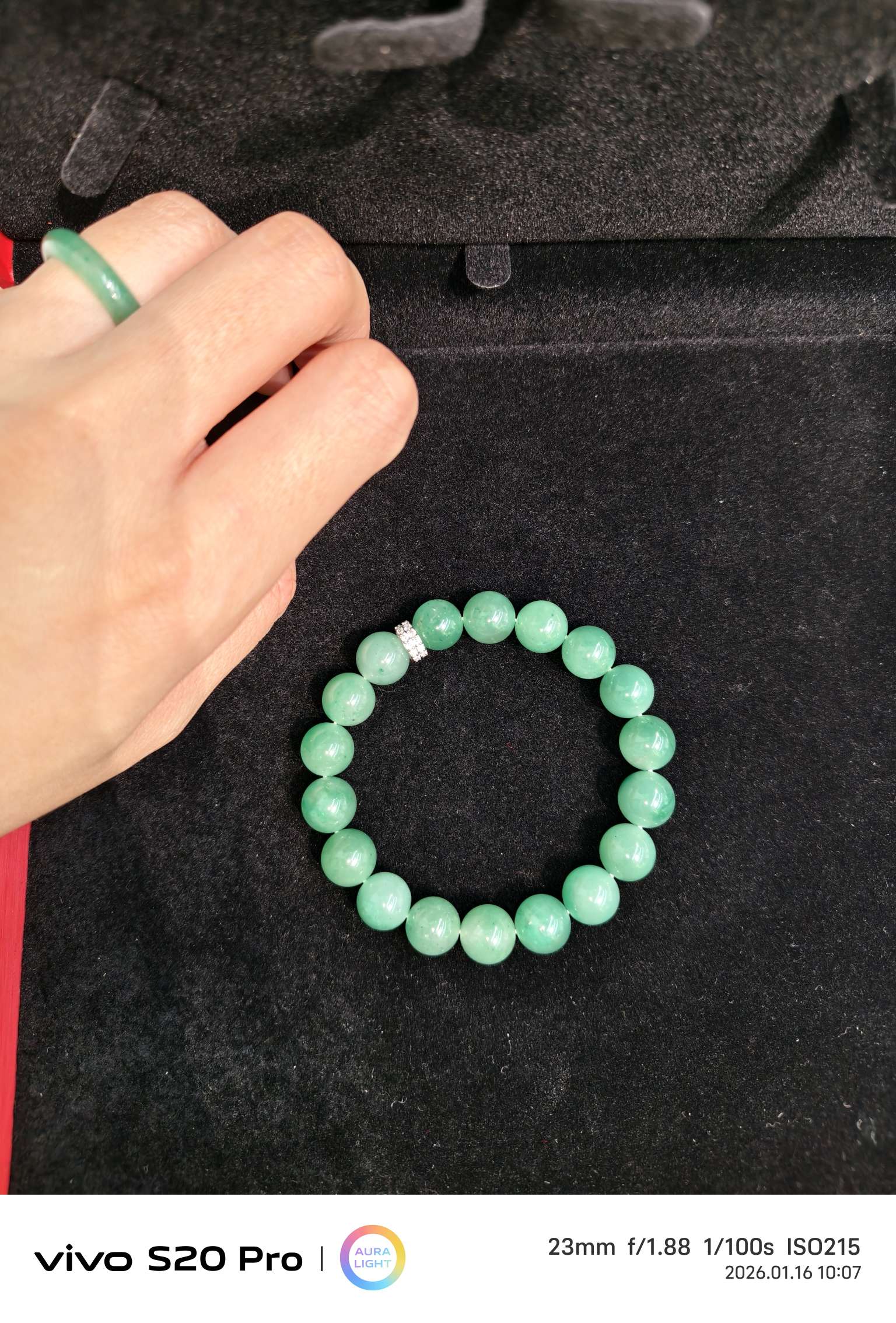 "Yan Yu Fei Cui African Jade Natural jade beaded bracelets, ornaments and cultural playthings. details Picture