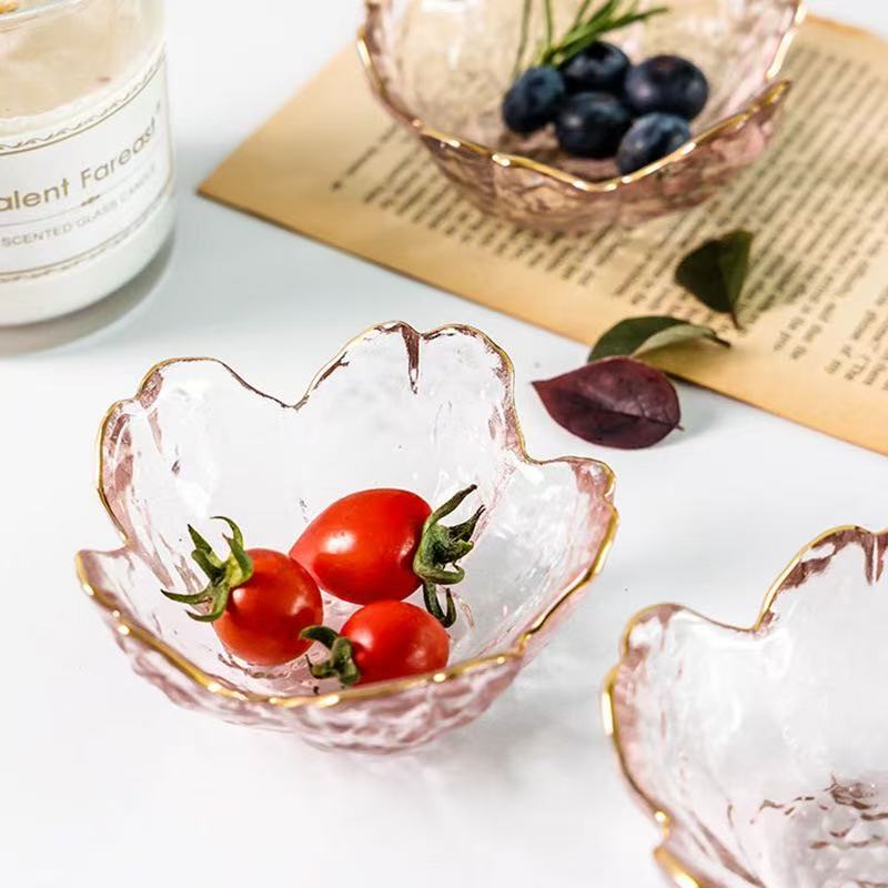 Japanese-style colored glass cherry blossom plate, creative pink home seasoning dipping sauce plate, soy sauce plate, bowl and tableware set Application Scenario