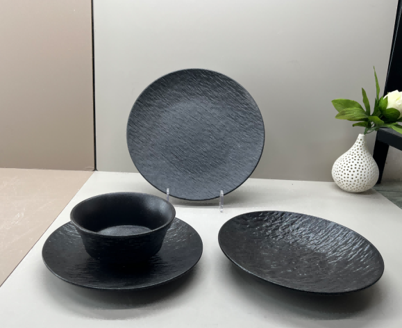 Limei Ceramic's matte stone-patterned ceramic plates exude a sense of luxury. Deep and light plates, large and medium steak plates, Nordic round plates are particularly attractive. Black Western-style plates, available in black and white, factory direct sales detail image 2