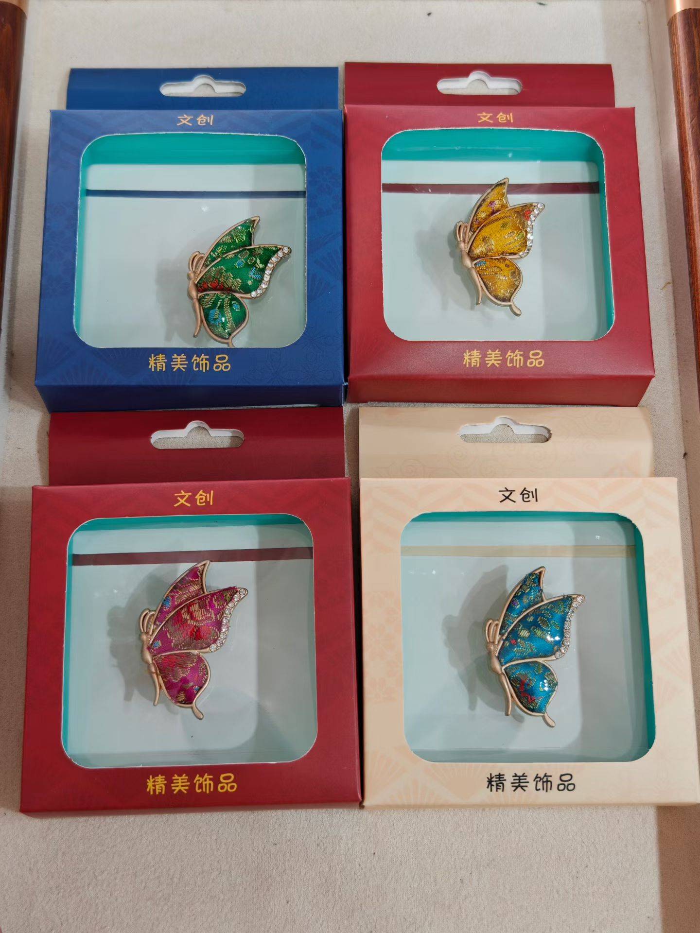 Butterfly brooch Specification image