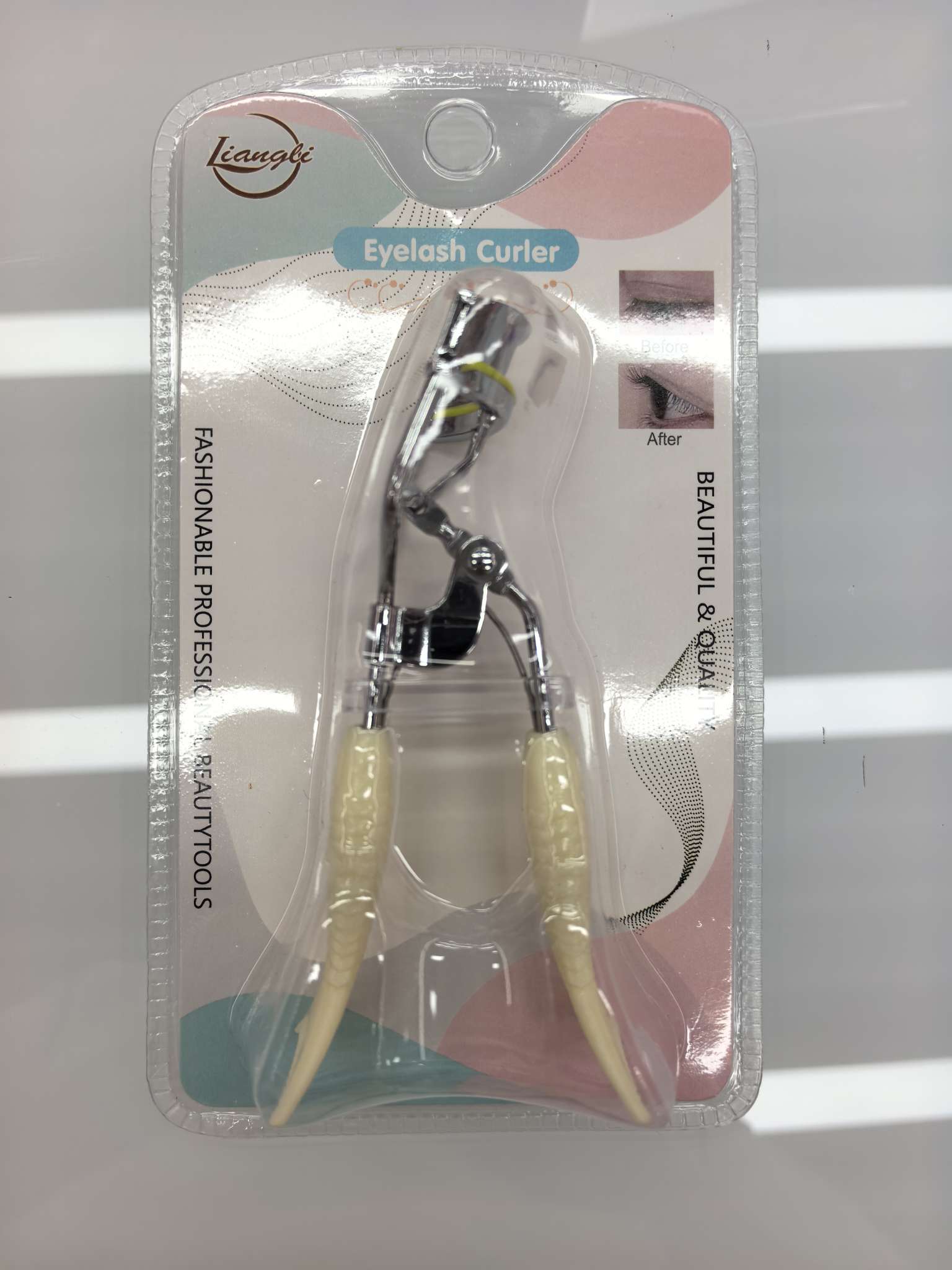 Golden eyelash curler, eyelash ironing device, eyelash beauty, skin care, makeup and beauty tools Application Scenario