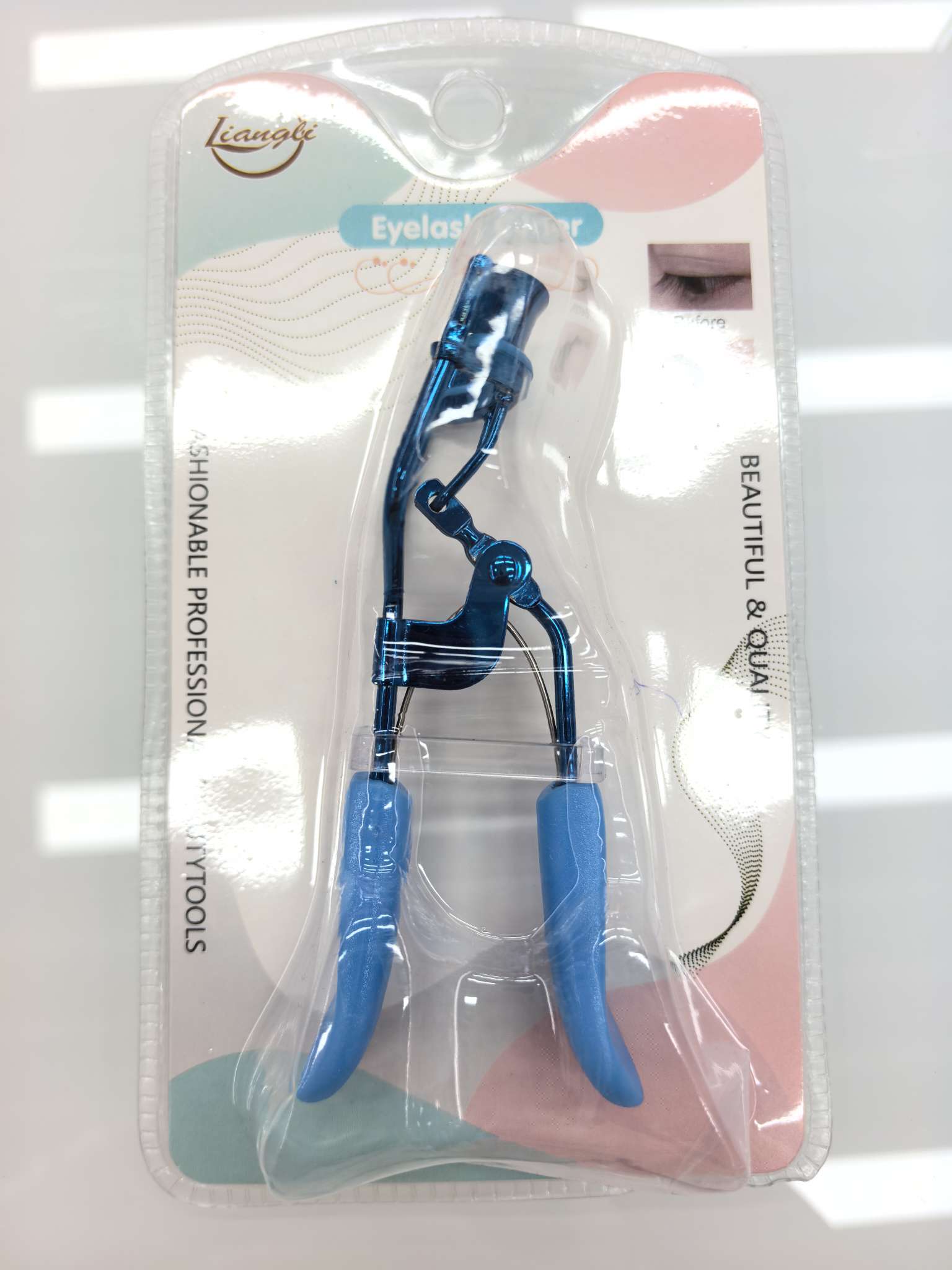 Eyelash curler, eyelash ironing device, eyelash extension display, beauty care, makeup, beauty tools, eyelash curler, beauty egg Application Scenario