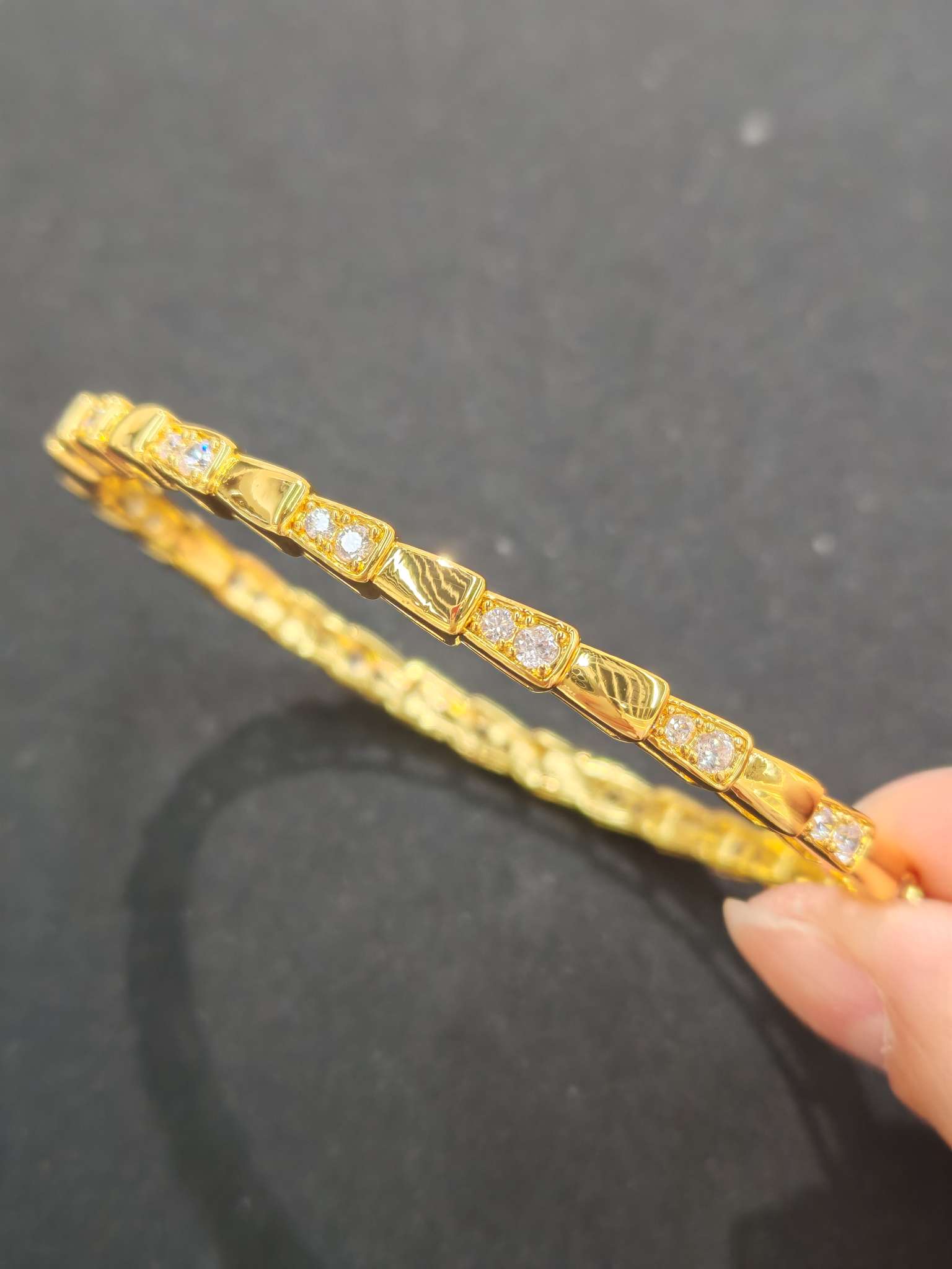18K real gold bracelet jewelry, a fashionable women's bracelet with a simple design