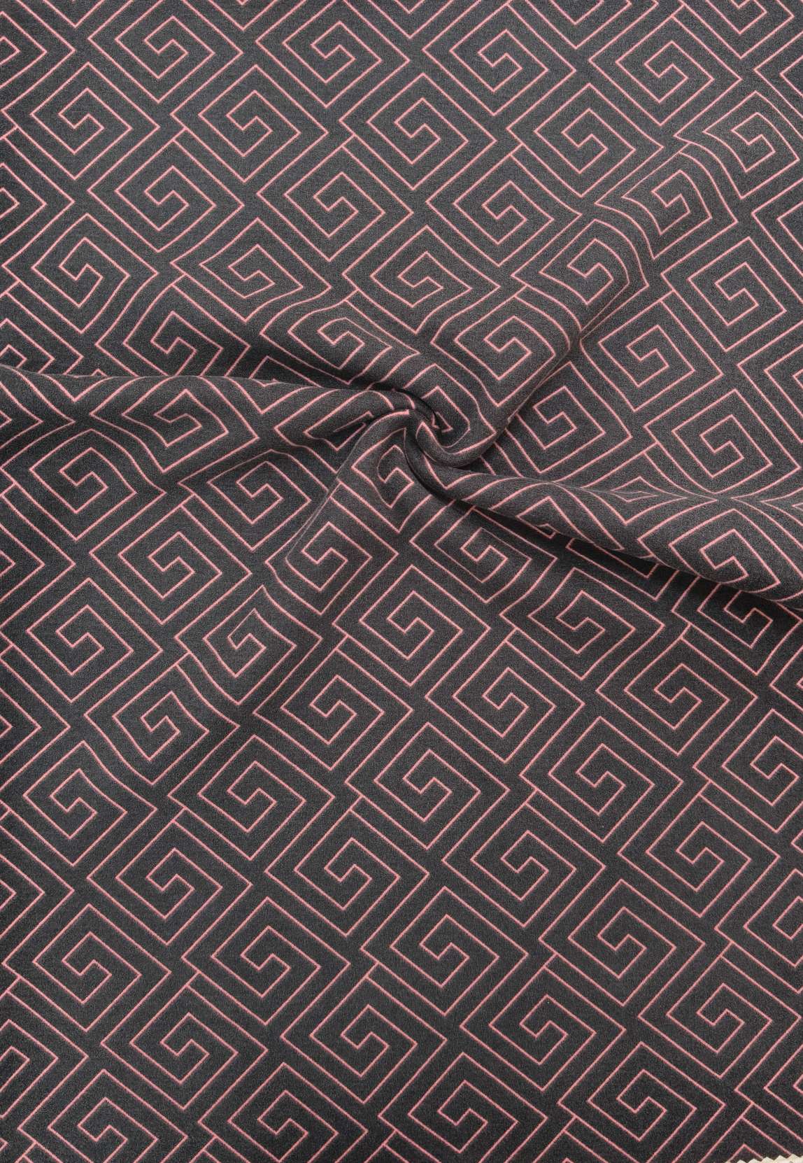 The natural blended fabric with wool and silk printing is soft, glutinous and more skin-friendly. The high-definition printing process is durable and not easy to fade Application Scenario