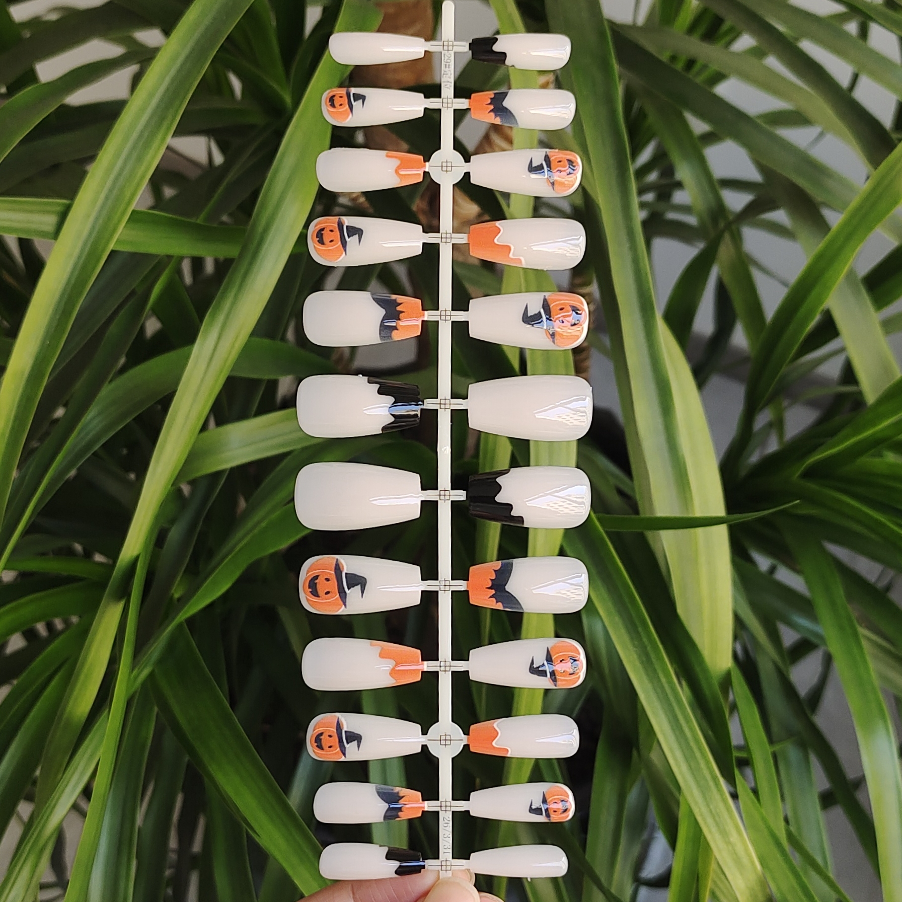 24 PCS PRESS ON NAIL TIPS MEDIUM COFFIN SHAPE HALLOWEEN THEMED NAILS WITH PUMPKIN HEAD DESIGN full figure