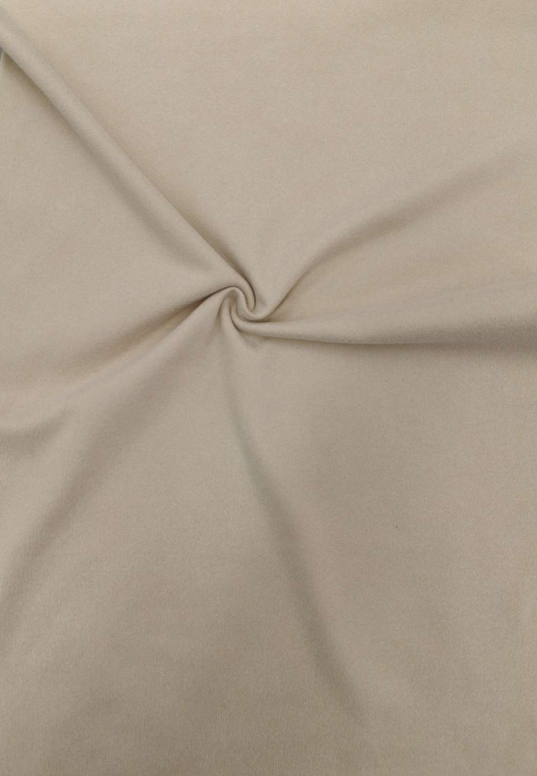 Cationic De fleece has a high-efficiency temperature-locking and static air layer, and its thermal insulation performance is superior to that of ordinary cotton Application Scenario