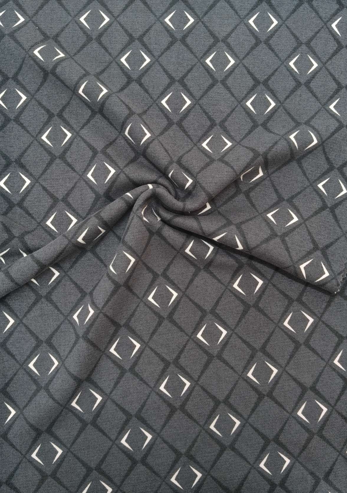 The natural blended fabric with wool and silk printing is soft, glutinous and more skin-friendly. The high-definition printing process is durable and not easy to fade detail image 2