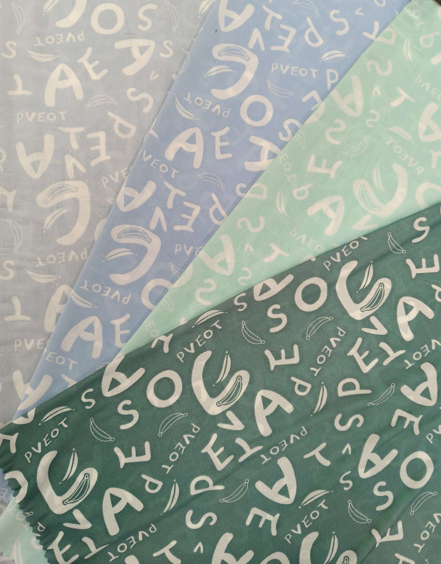 The printed ice silk is cool and comfortable, with a variety of styles to choose from