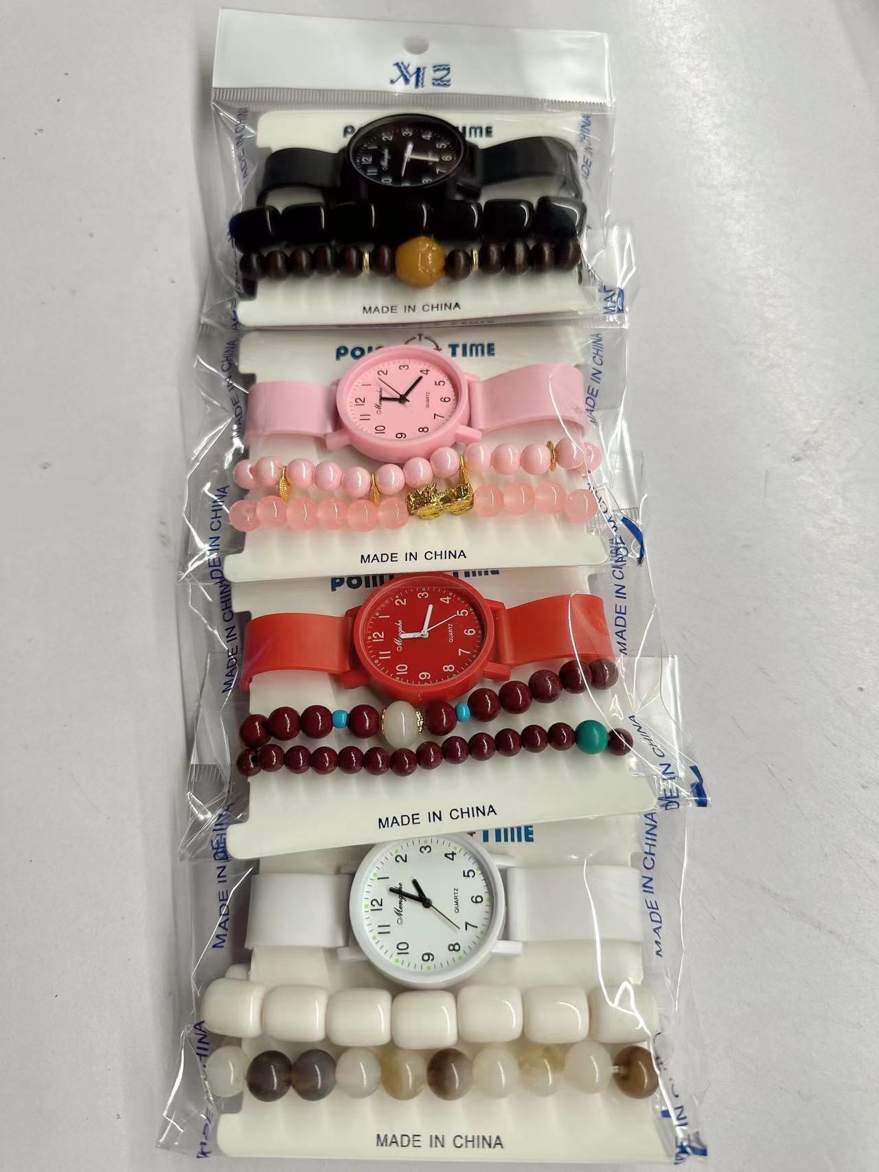 Watch manufacturers wholesale PU rubber strap quartz watches, fashionable and trendy classic designs, couple clothing accessories watches details Picture