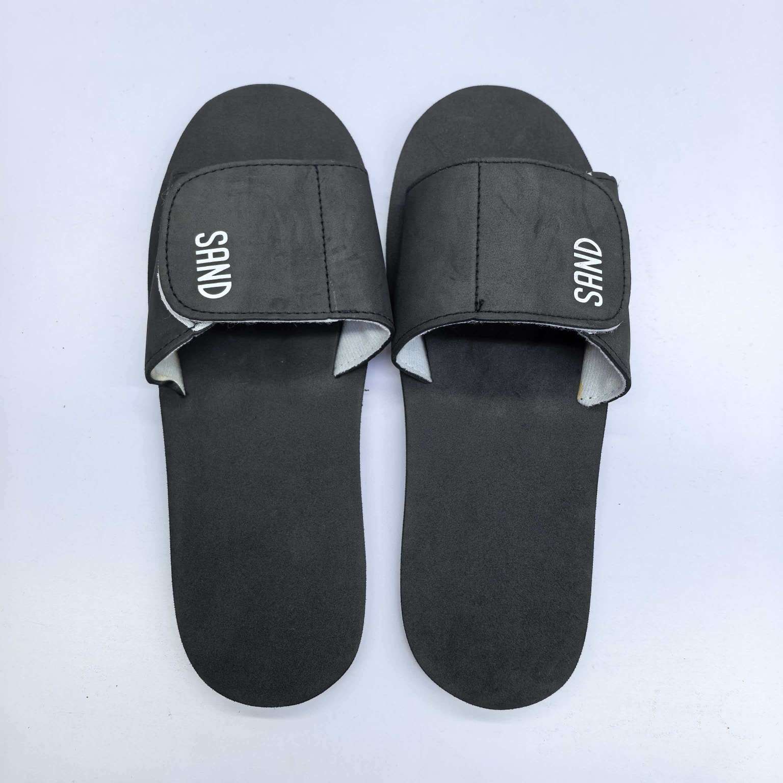 The hotel slippers with Velcro are custom-made and can be worn multiple times. They are high-quality hotel slippers detail image 2