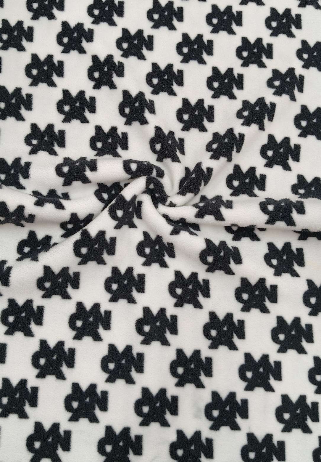 单面奥粒绒 软糯更轻盈
高清印花 色牢度在线
 贴身超舒服白底实物图