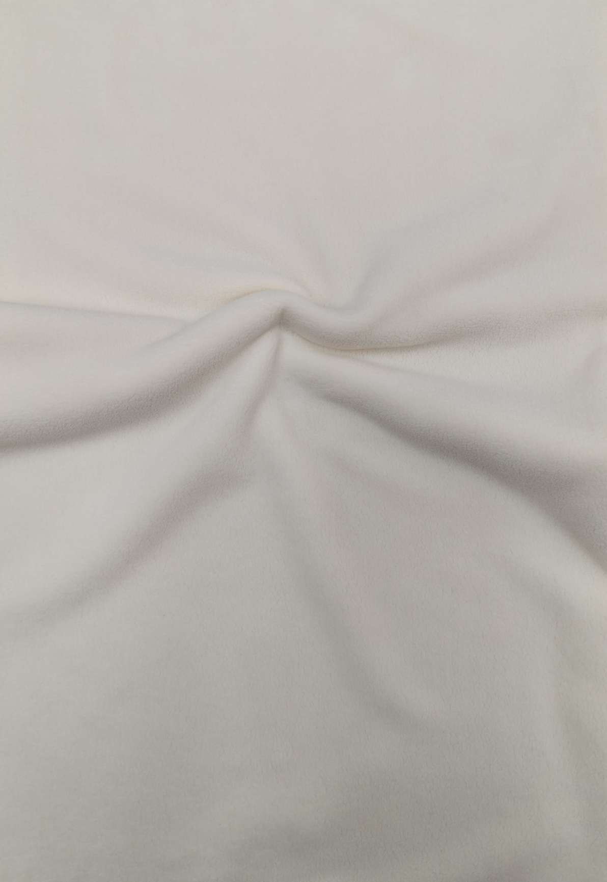 The double-sided granular fleece is soft and super warm. The thickened granular fleece is comfortable, does not prick the skin, is anti-wrinkle and durable. It is a must-have for autumn and winter Application Scenario