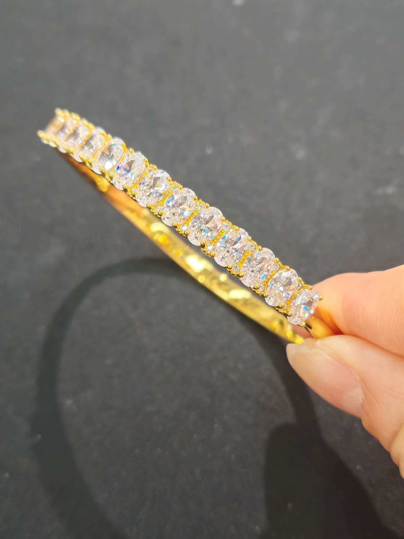 18K金锆石手镯圆形镯金色手镯饰品女款时尚简约设计