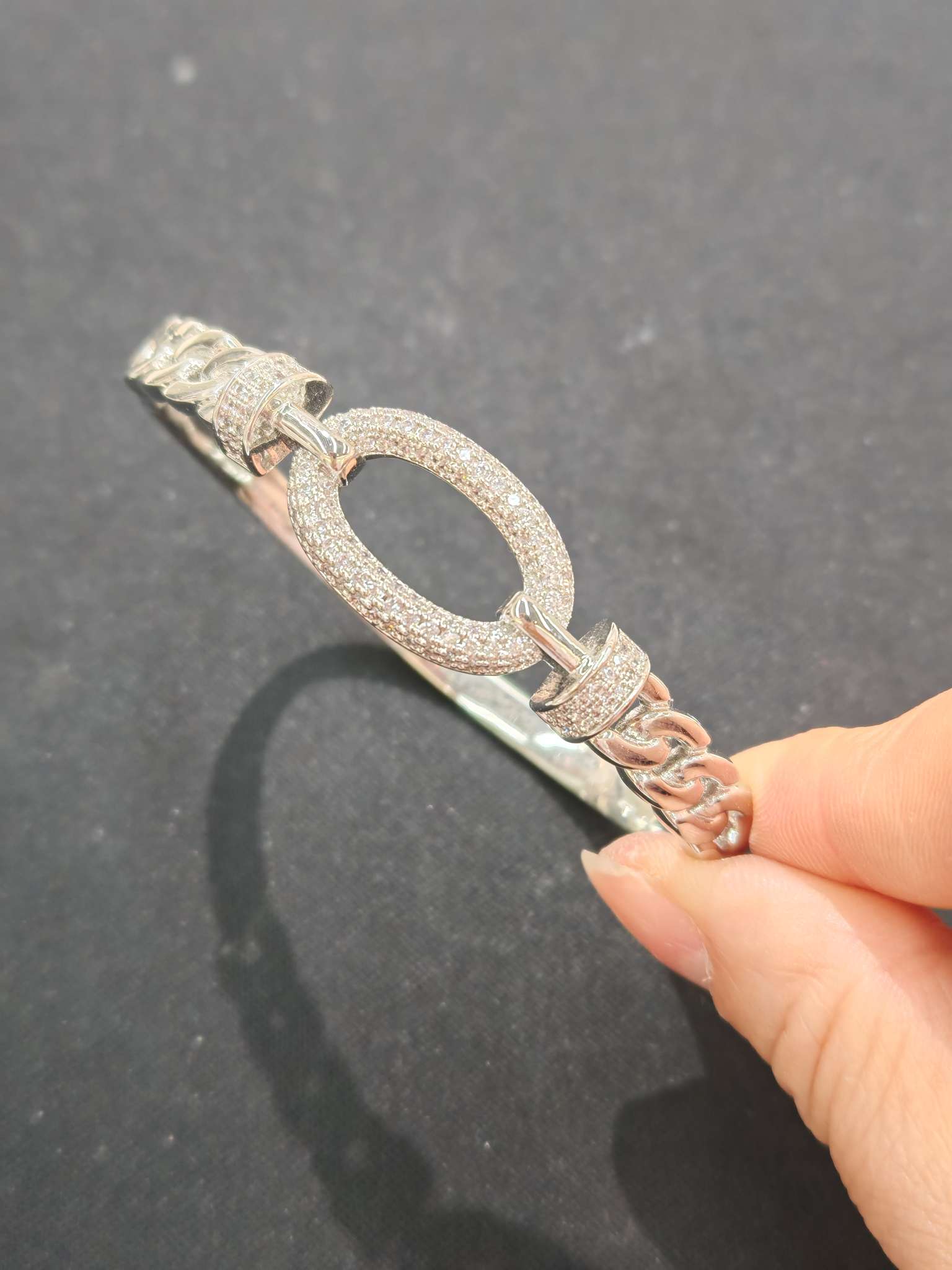 Silver bracelet, round silver bracelet, silver bracelet accessory, fashionable women's jewelry, classic design