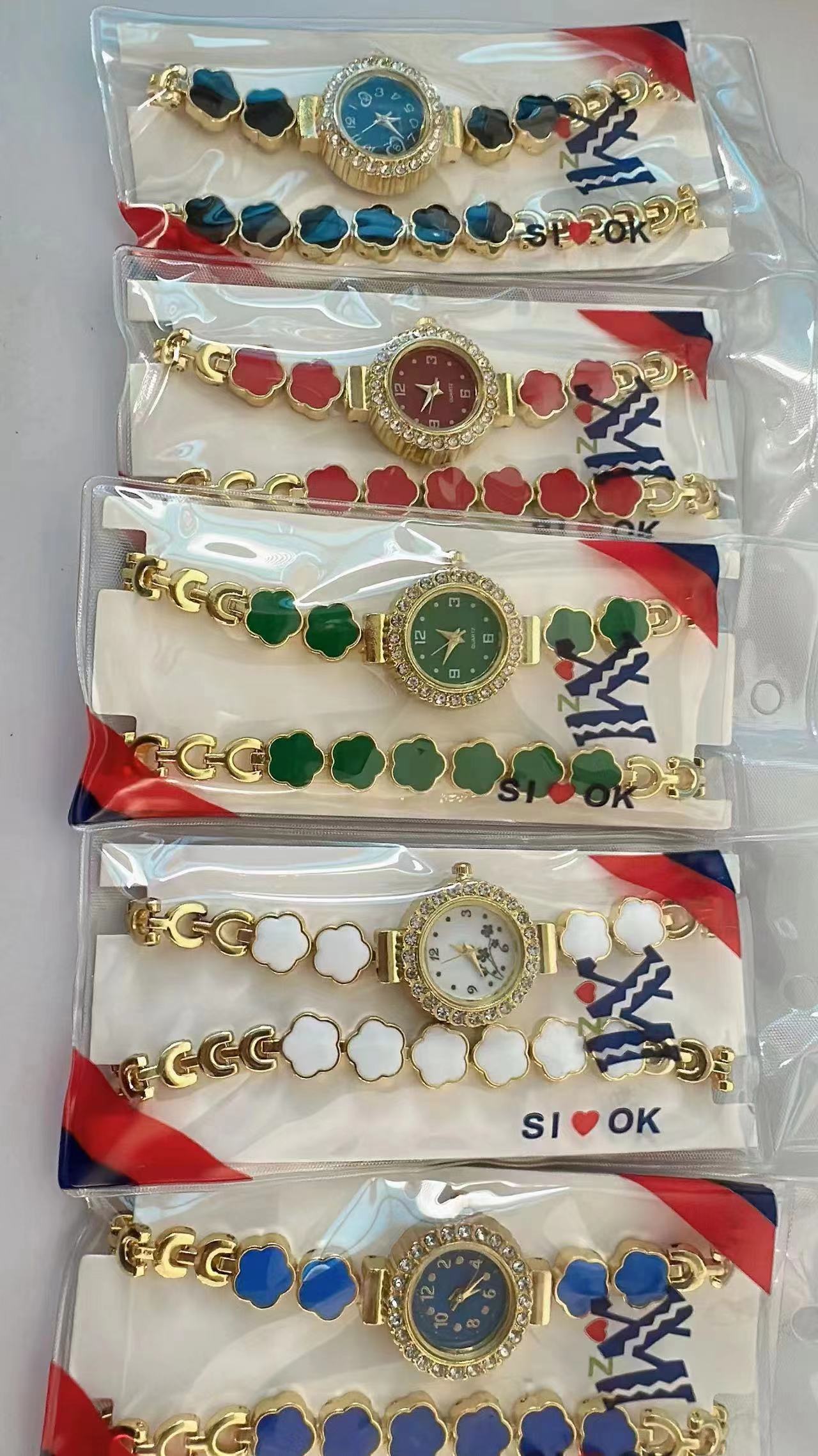 Hot-selling wholesale diamond-encrusted gold, silver and quartz watches from watch manufacturers, featuring fashionable and trendy classic designs, as well as couple clothing and accessory watches Application Scenario