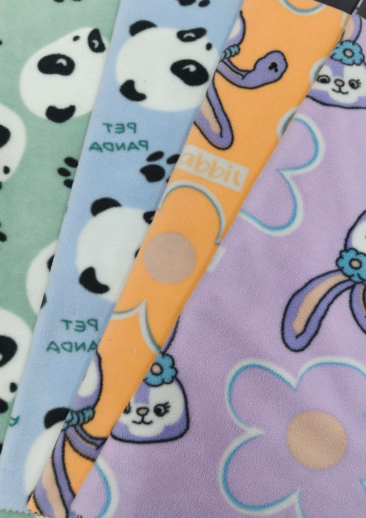 Double-sided printed cashmere is softer and lighter, with high-definition printing and color fastness up to standard