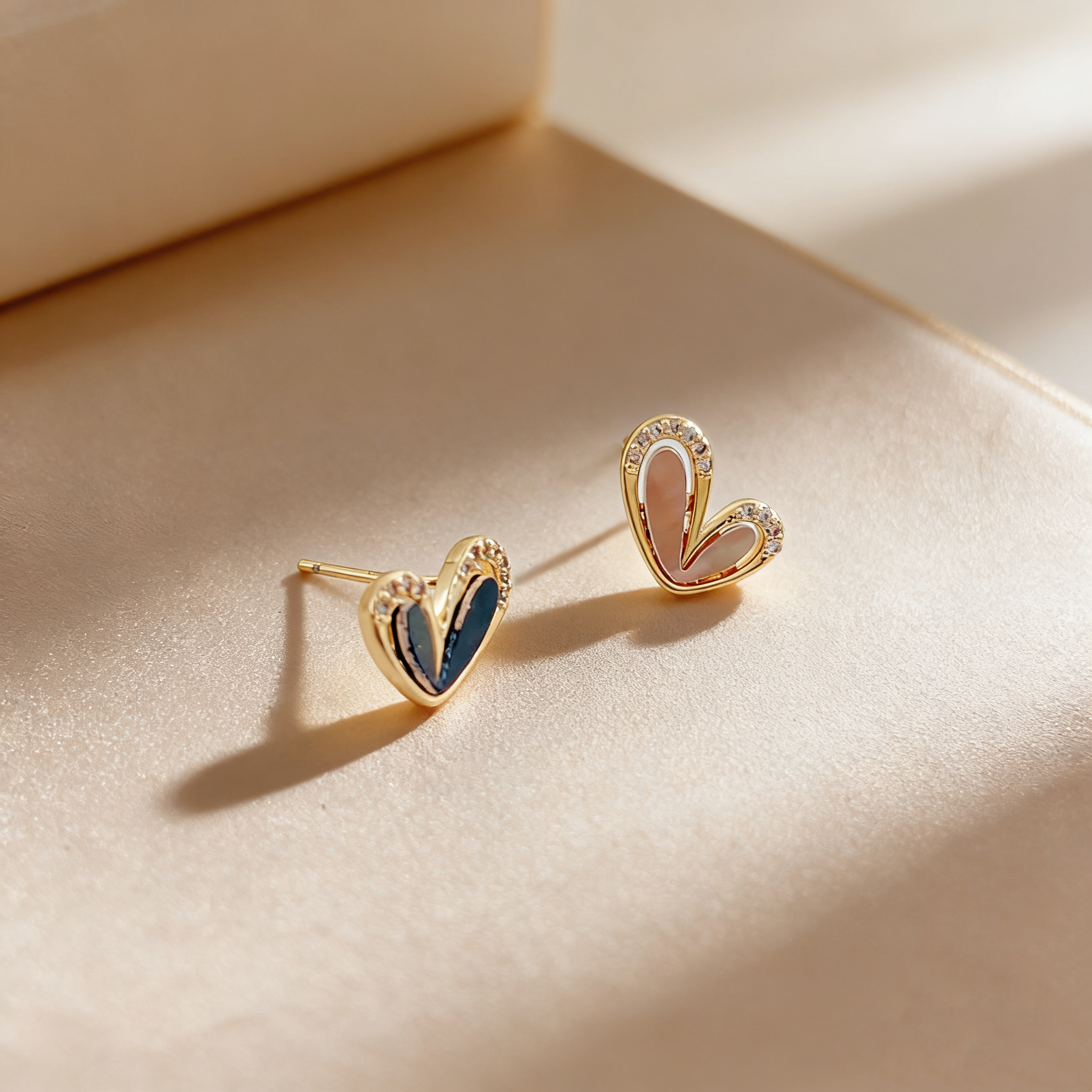 Heart-shaped abalone shell earrings for women, exquisite and fashionable earrings details Picture