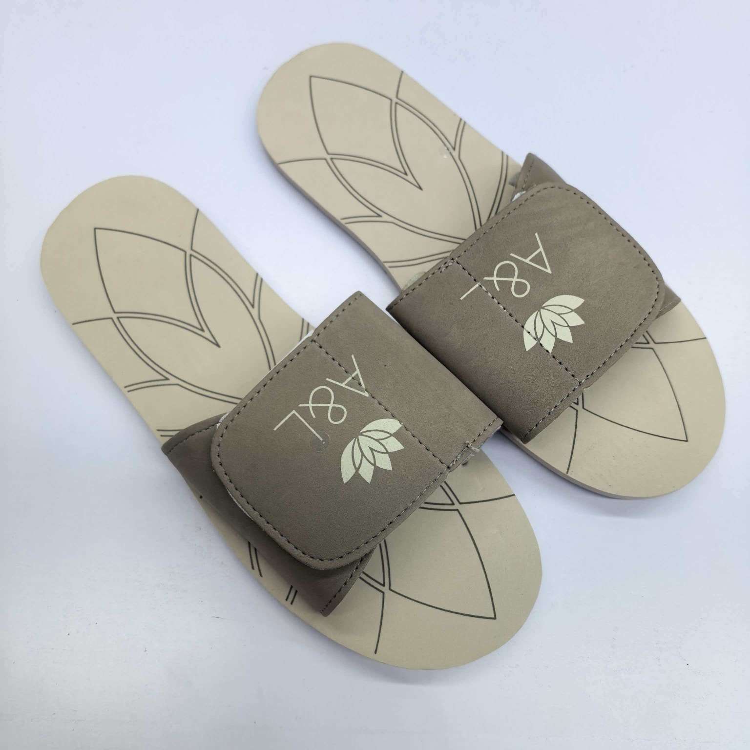 High-quality daily-use hotel slippers with Velcro and customizable logo patterns and colors detail image 3