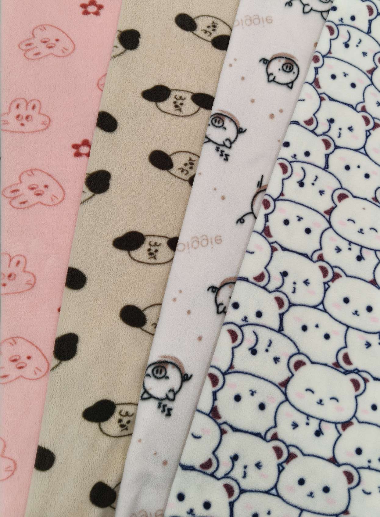 The single-sided high-definition printing color fastness is online, with a granular velvety feel that fits closely and is extremely comfortable