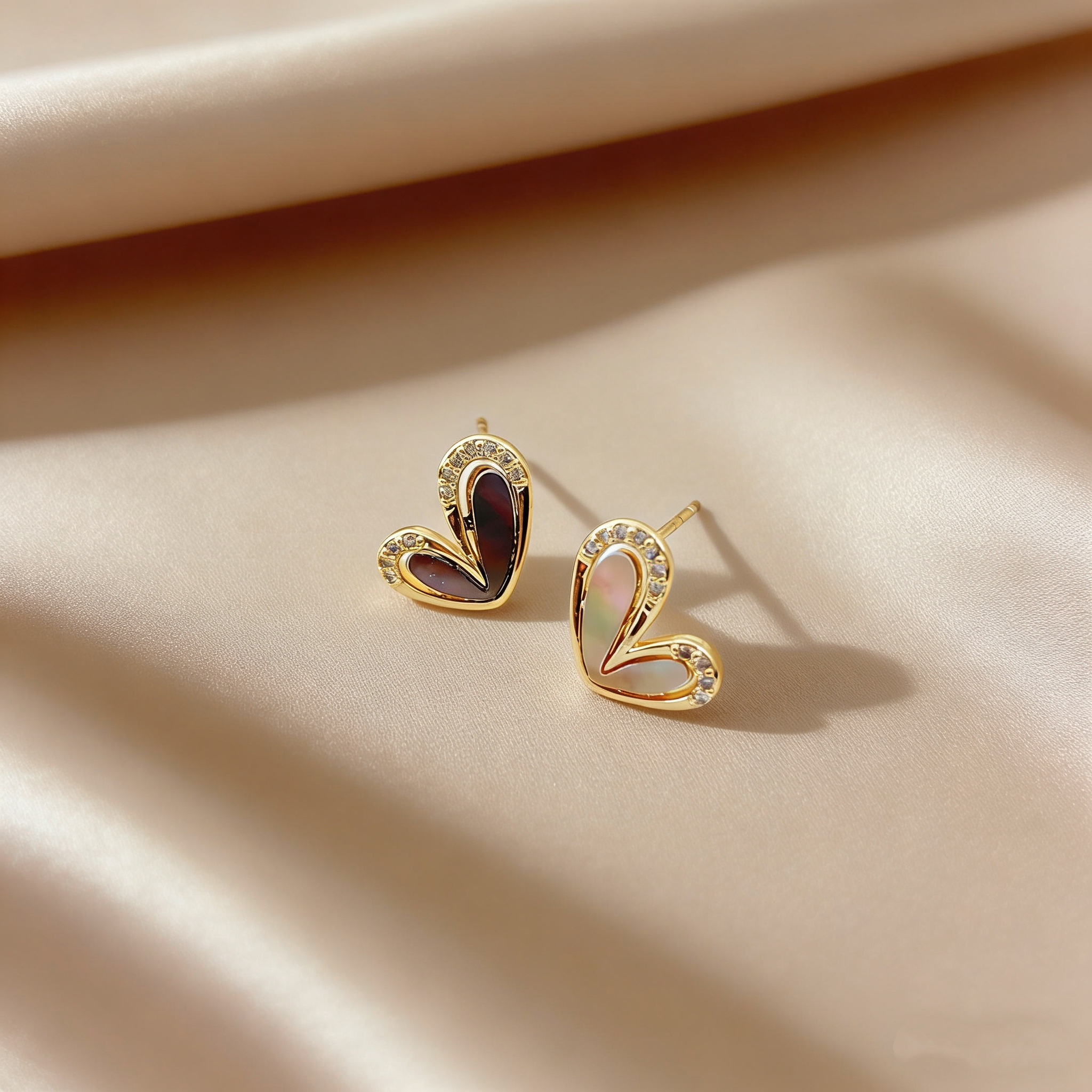 Heart-shaped abalone shell earrings for women, exquisite and fashionable earrings Item Picture