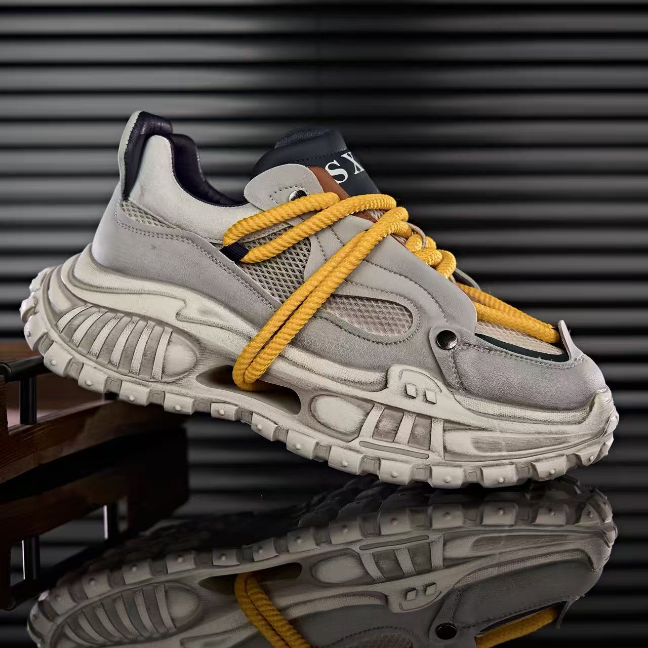 Summer breathability of men's trendy shoes