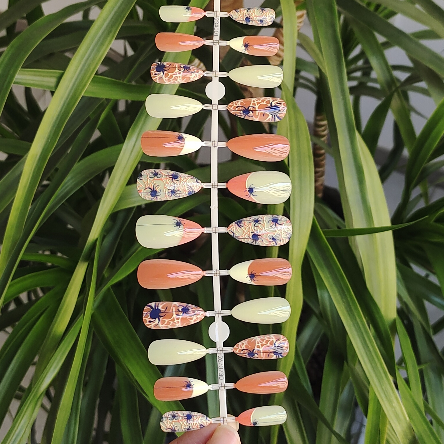 24 PCS PRESS ON NAIL TIPS ALMOND SHAPE HALLOWEEN THEMED NAILS WITH SPIDER DESIGN full figure