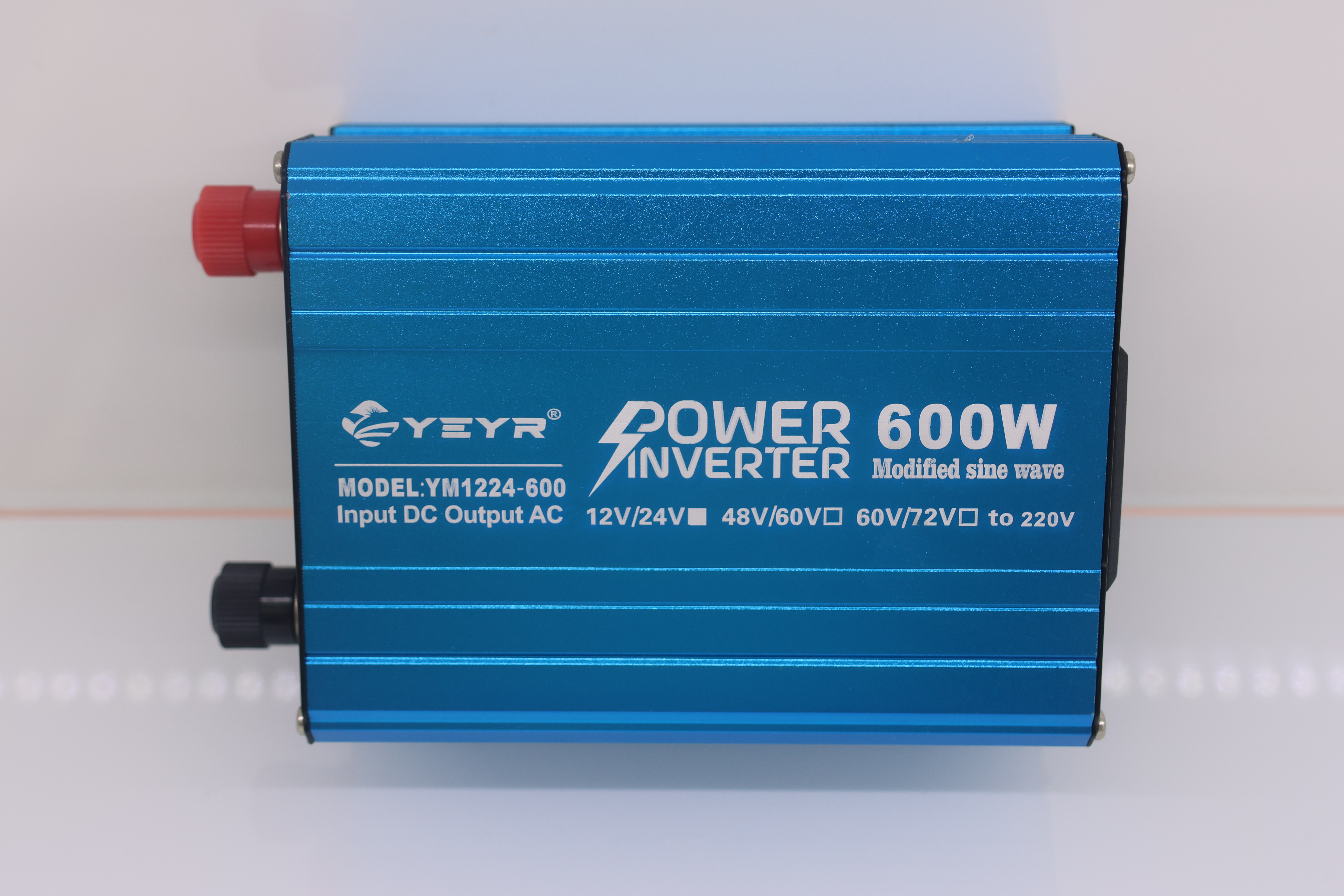 YEYR600W blue power inverter 12V/24V-220V household photovoltaic inverter pic 2