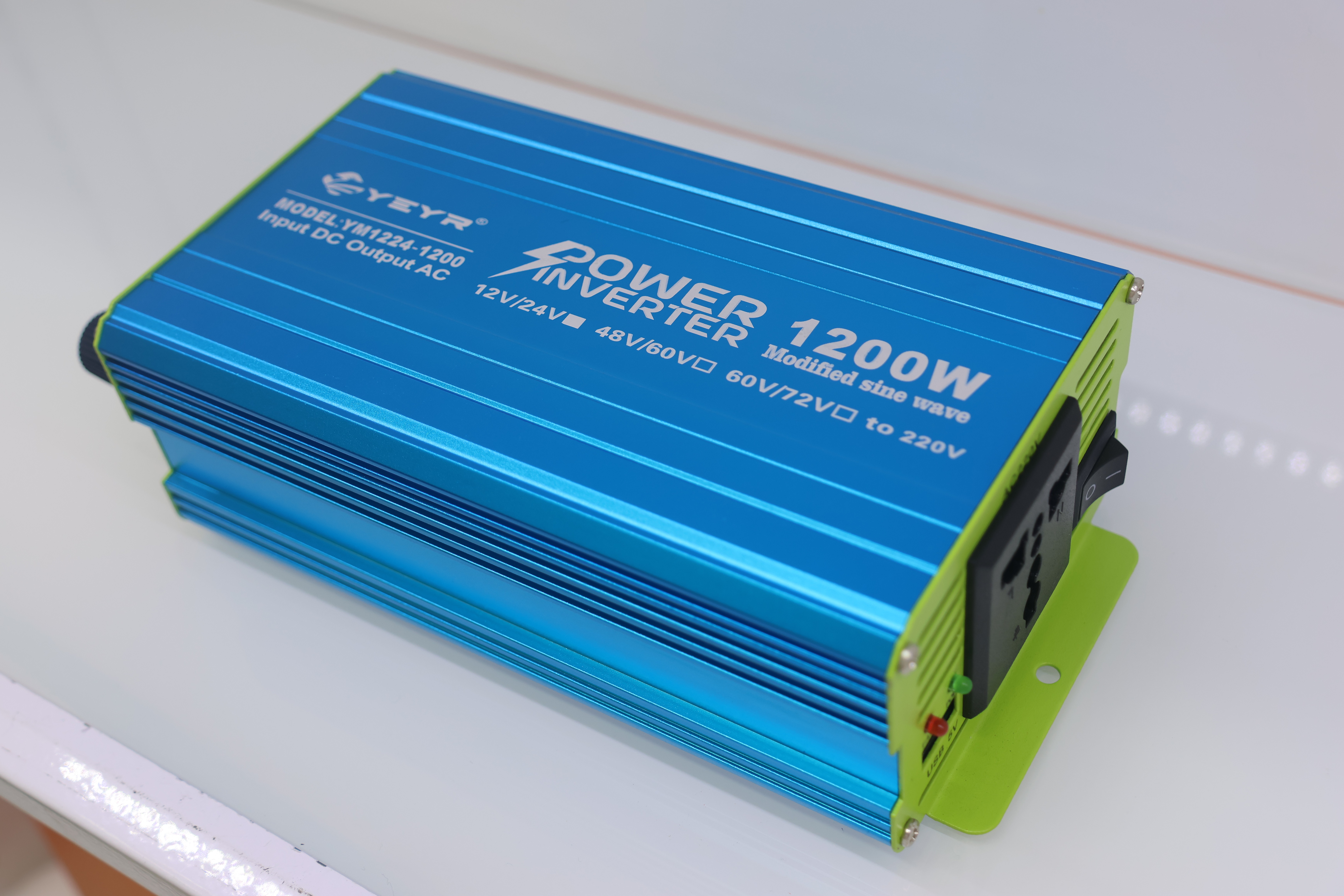 YEYR1200W blue power inverter 12V/24V-220V household photovoltaic inverter pic 3