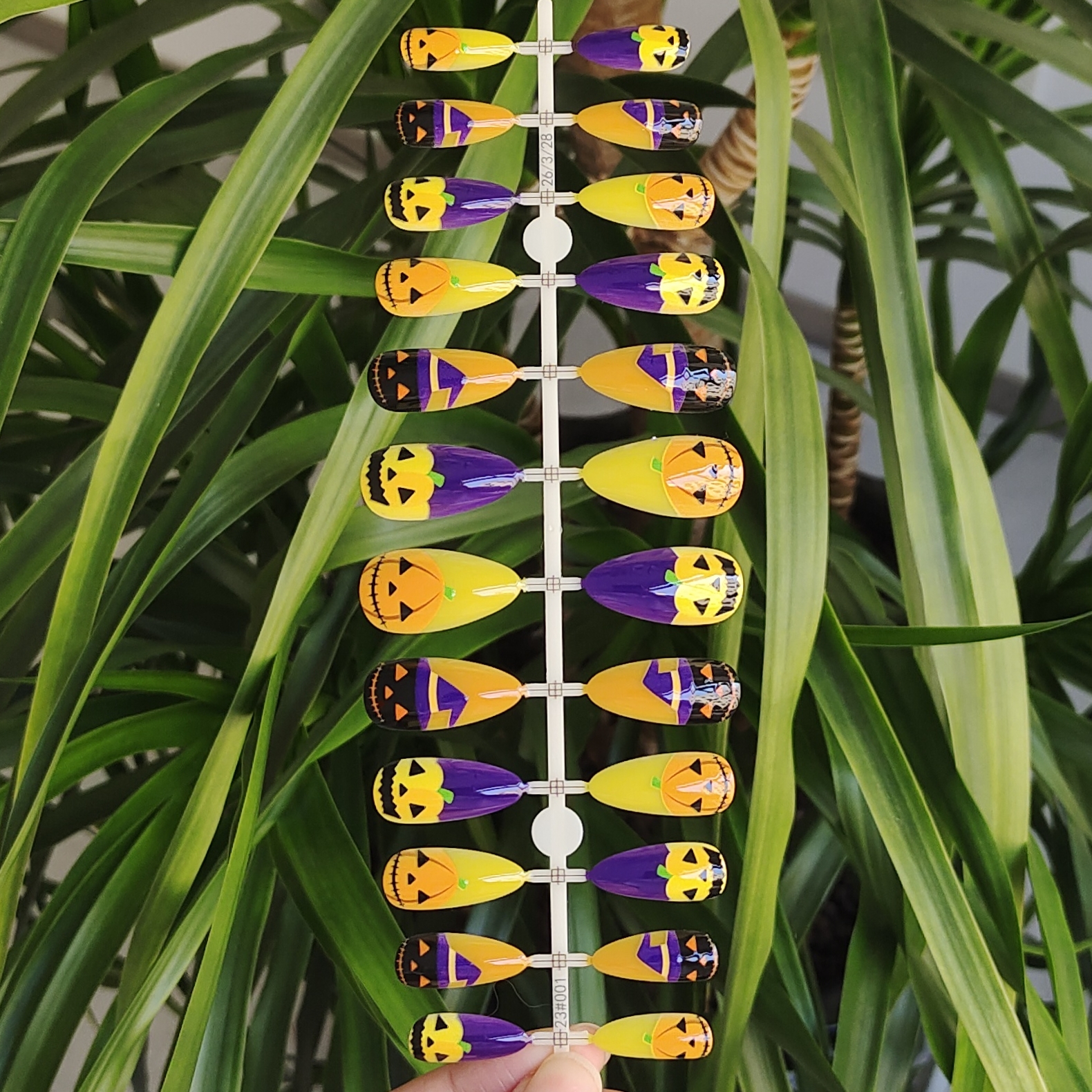 24 PCS PRESS ON NAIL TIPS ALMOND SHAPE HALLOWEEN THEMED NAILS WITH PUMPKIN HEAD PATTERN full figure