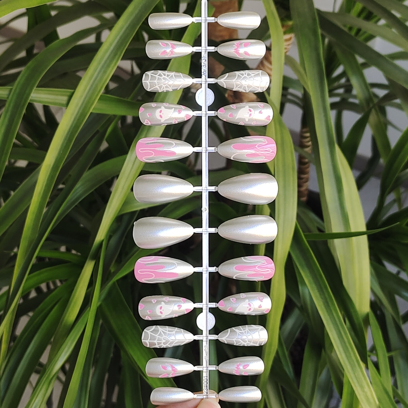24 PCS PRESS ON NAIL TIPS ALMOND SHAPE HALLOWEEN THEMED NAILS WITH LOVE SPIDER WEB PATTERN full figure